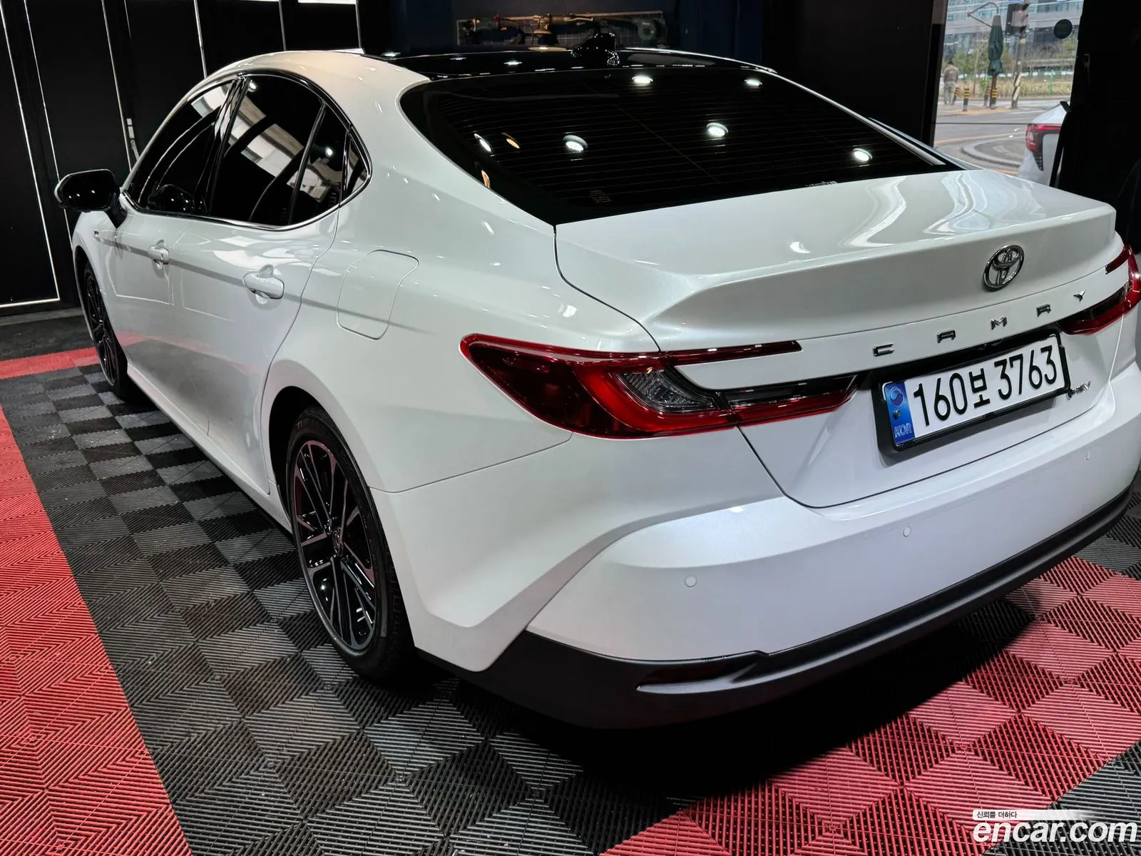 Toyota Camry 2025 — 2