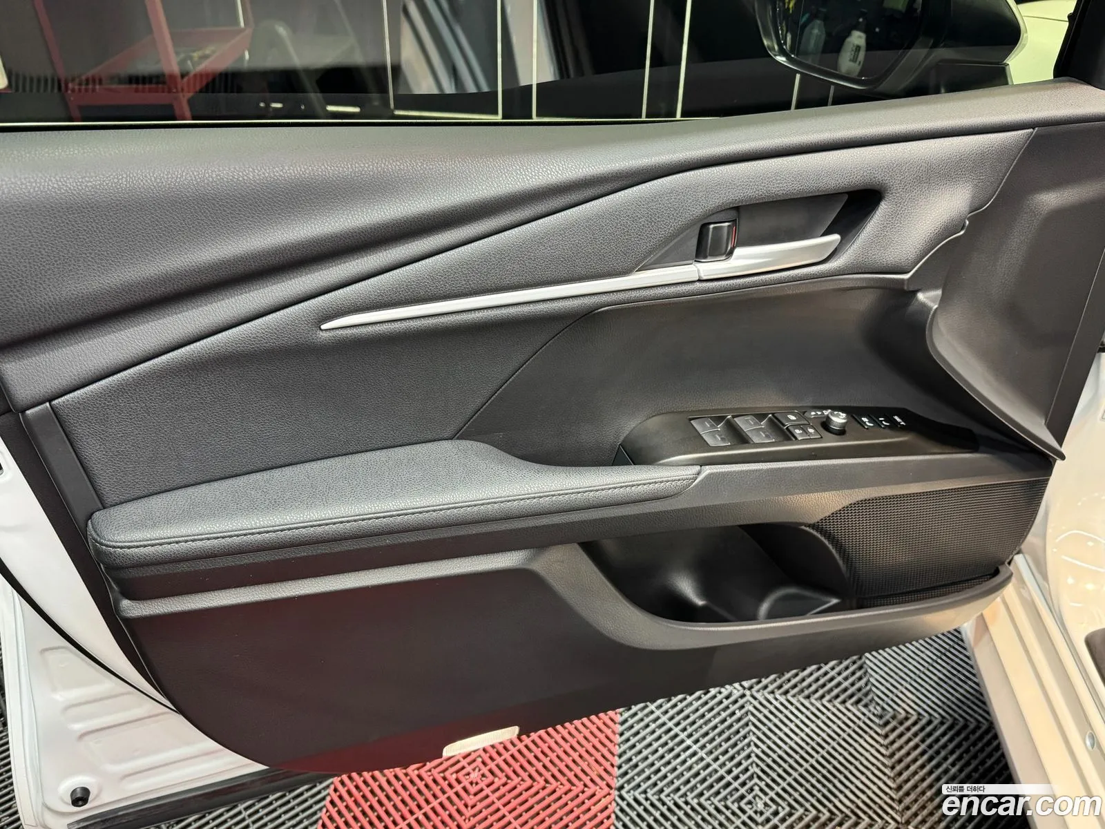 Toyota Camry 2025 — 16