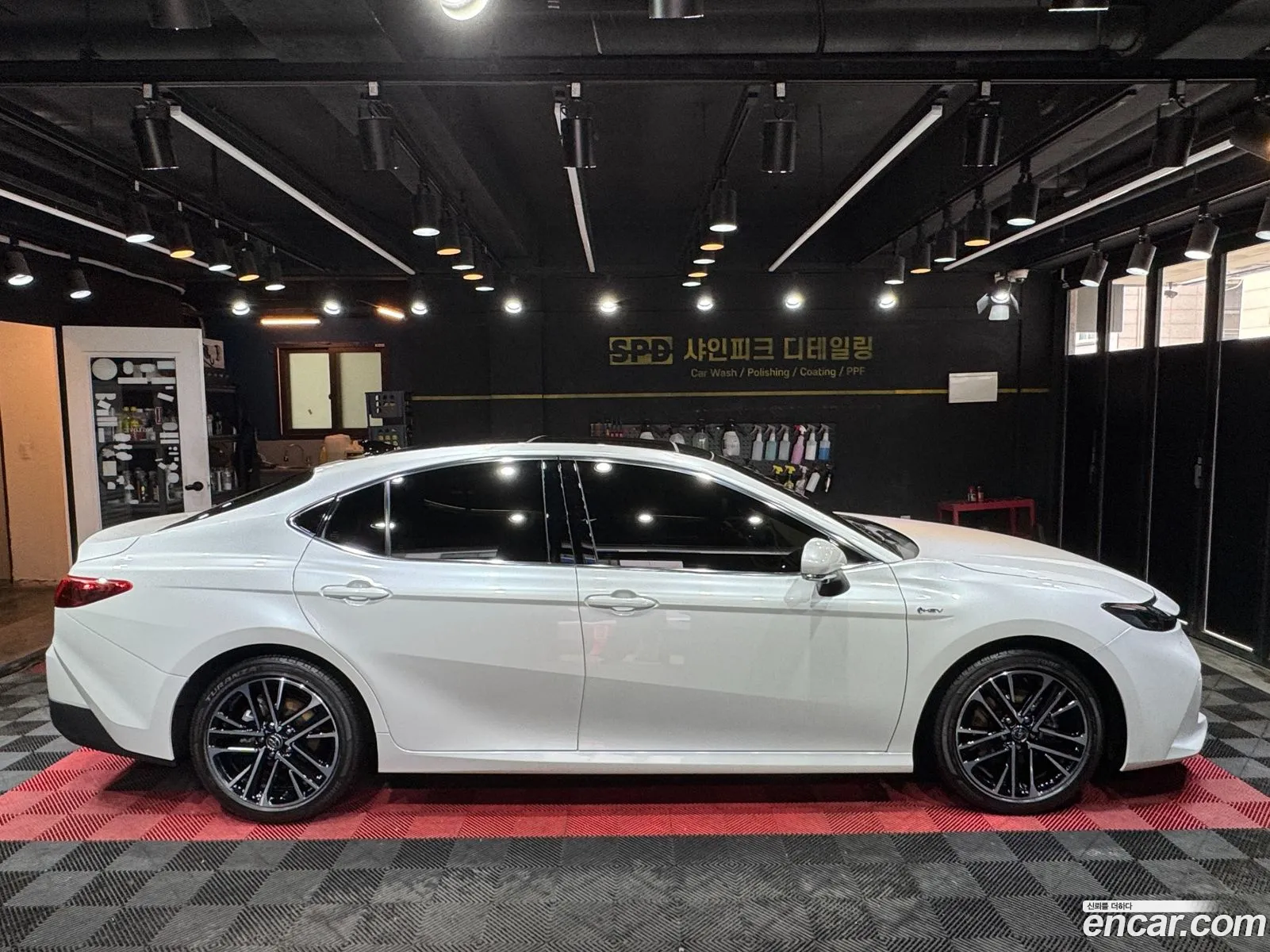 Toyota Camry 2025 — 17