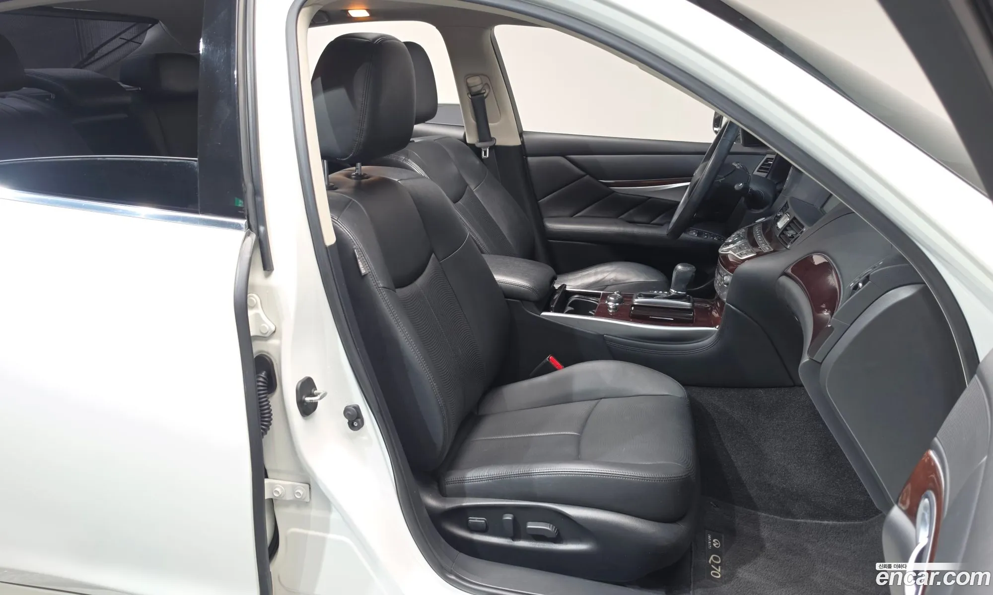 Infiniti Q70