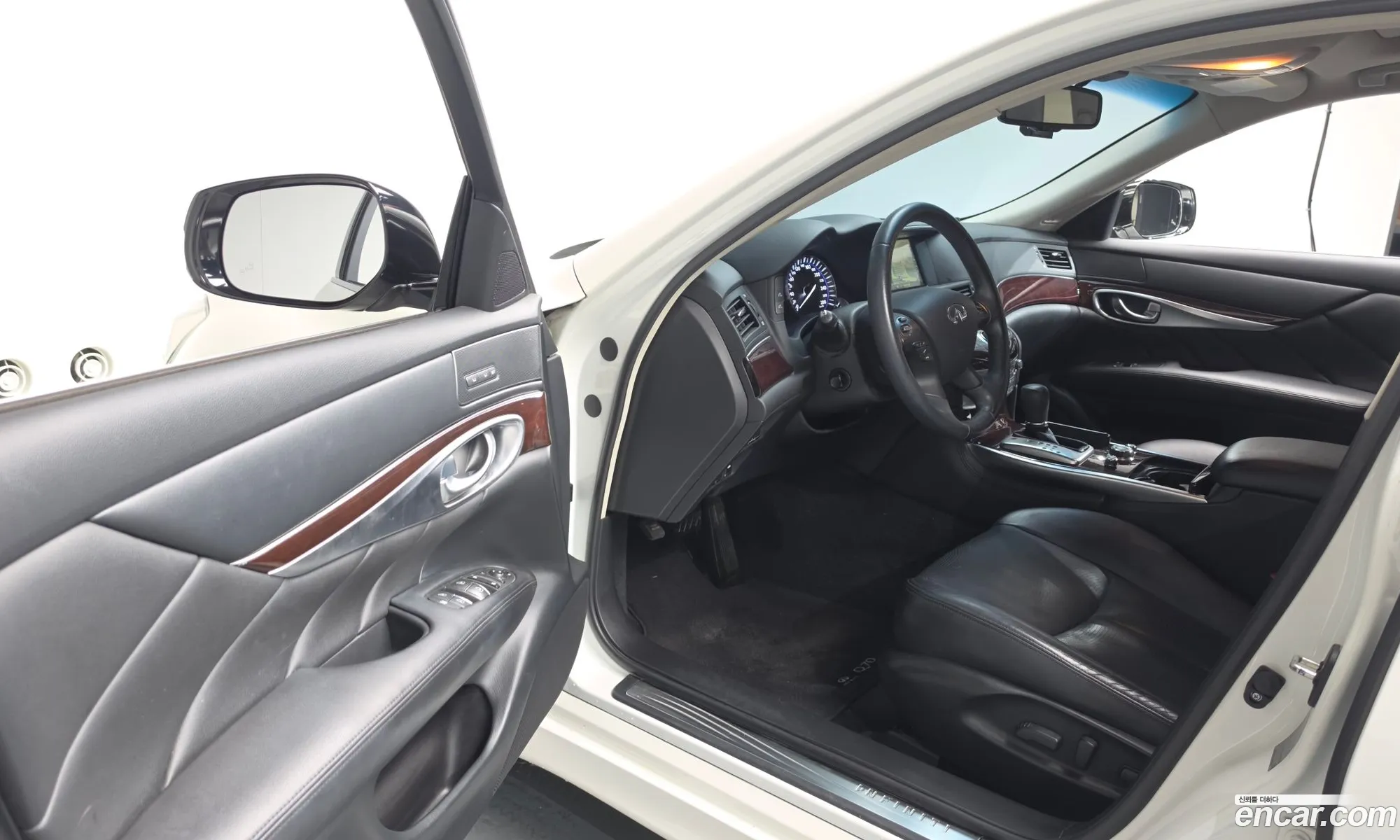 Infiniti Q70