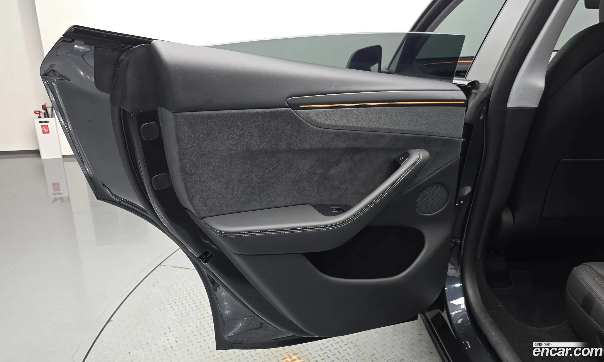 Tesla Model Y 2025 LRWYGCEK5SC299896 — 6