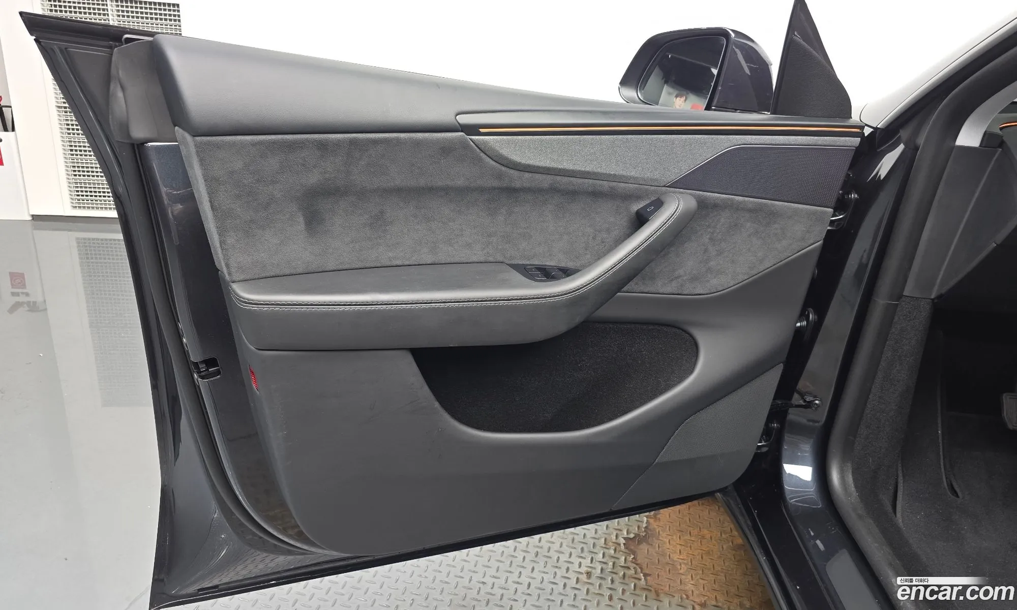 Tesla Model Y 2025 LRWYGCEK5SC299896 — 28