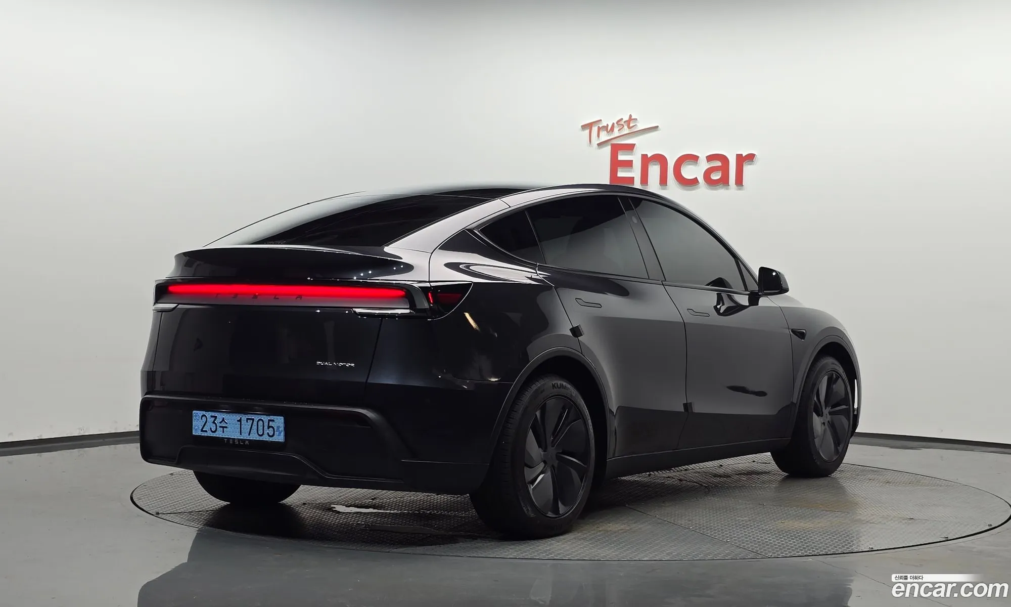 Tesla Model Y 2025 LRWYGCEK5SC299896 — 11