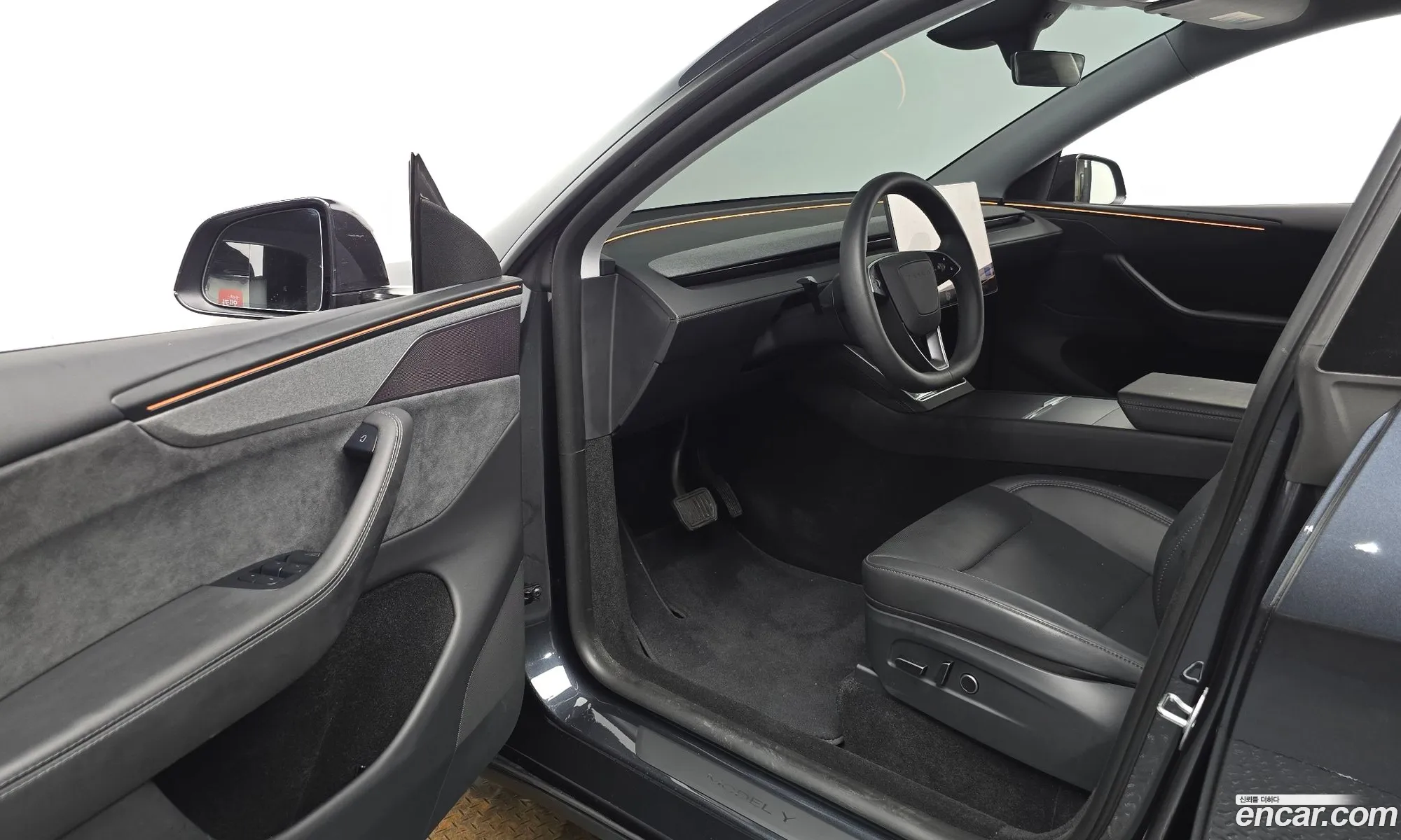Tesla Model Y 2025 LRWYGCEK5SC299896 — 8