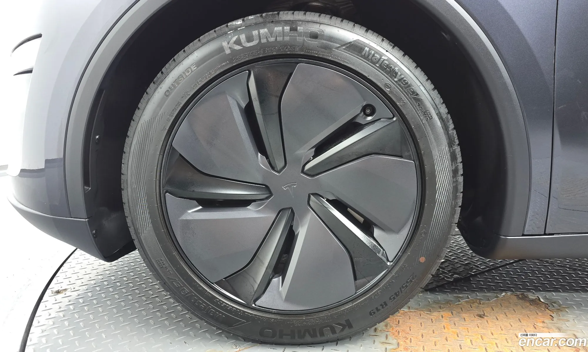 Tesla Model Y 2025 LRWYGCEK5SC299896 — 16