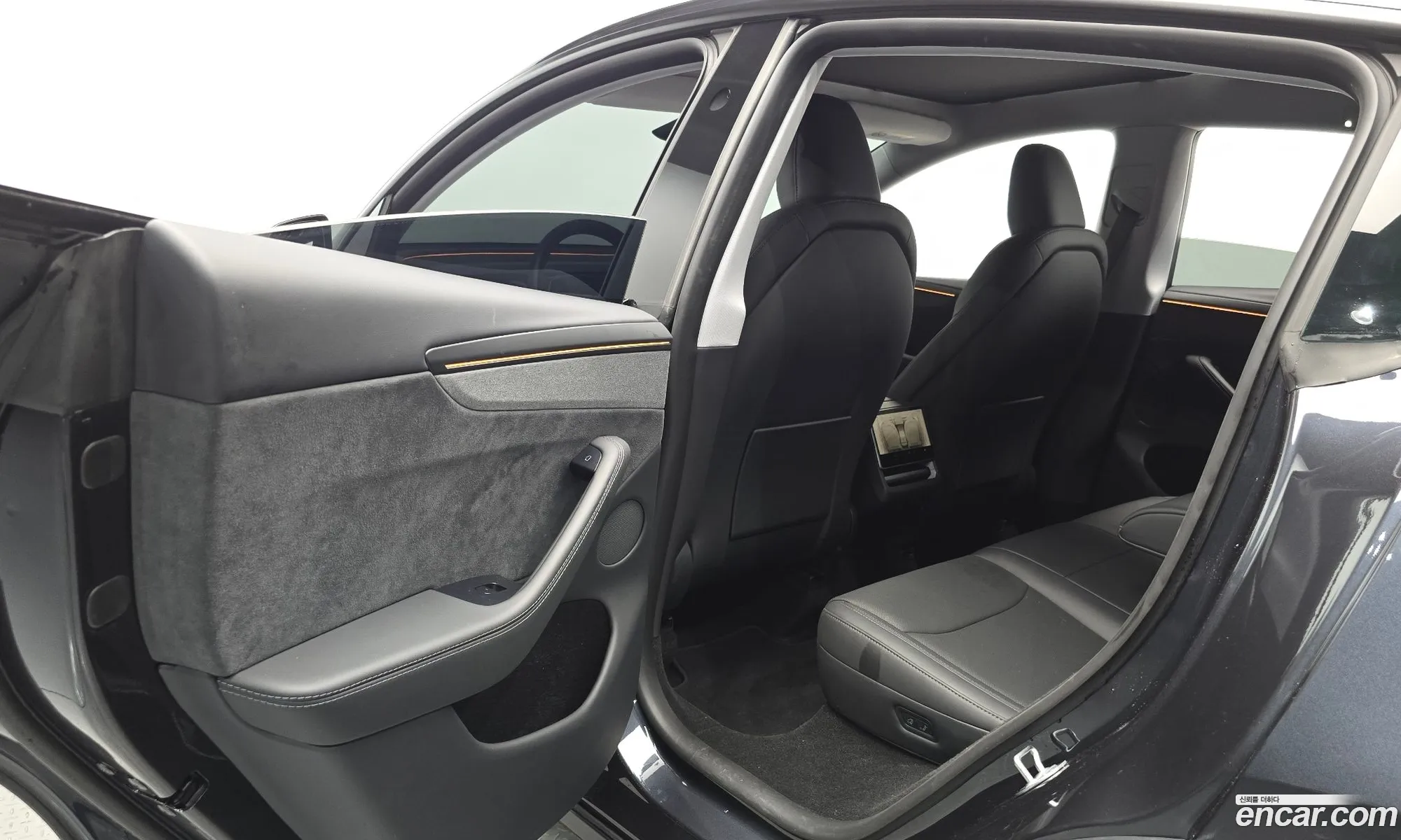 Tesla Model Y 2025 LRWYGCEK5SC299896 — 30