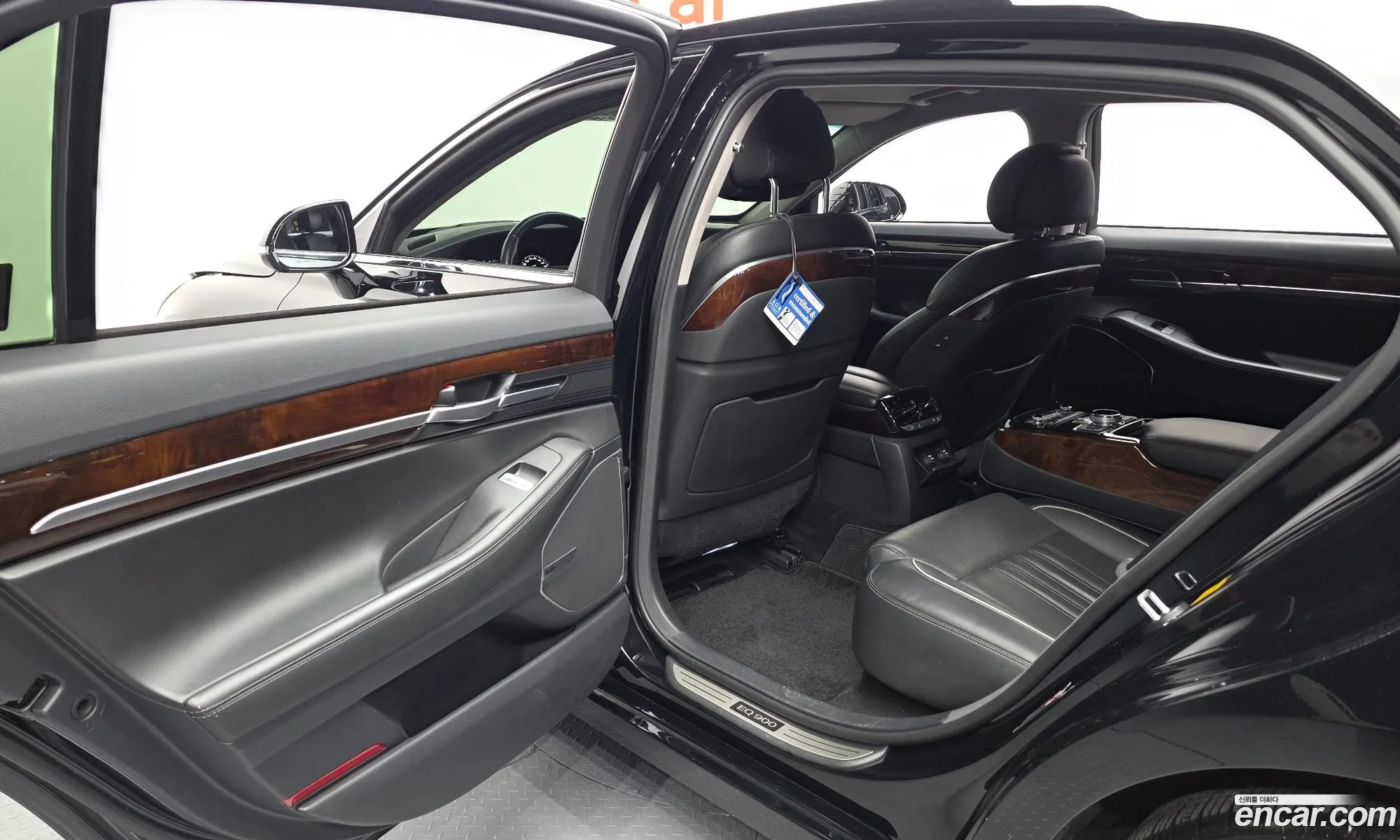 Genesis EQ900 2016 — 26