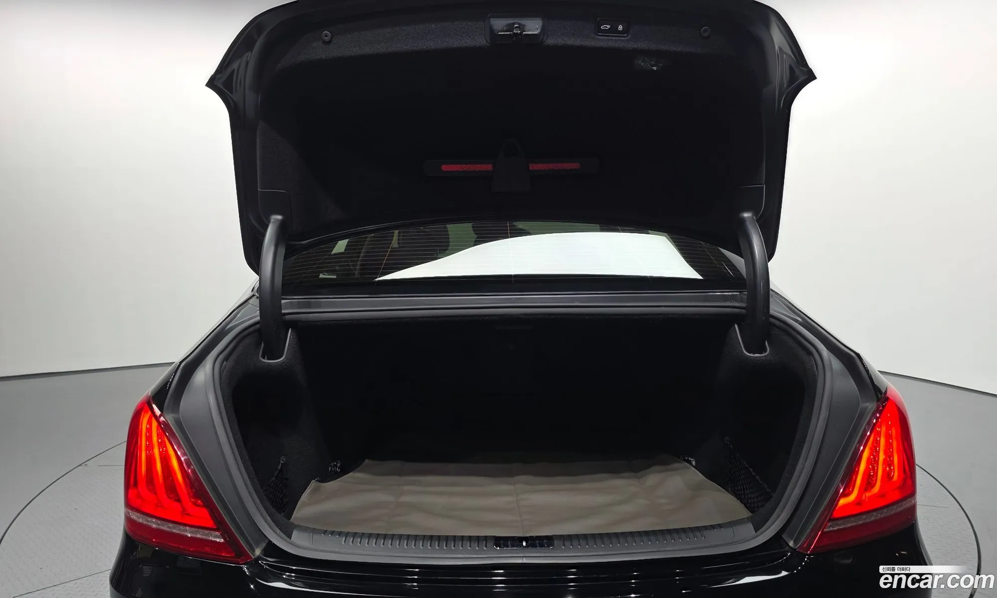 Genesis EQ900 2016 — 25