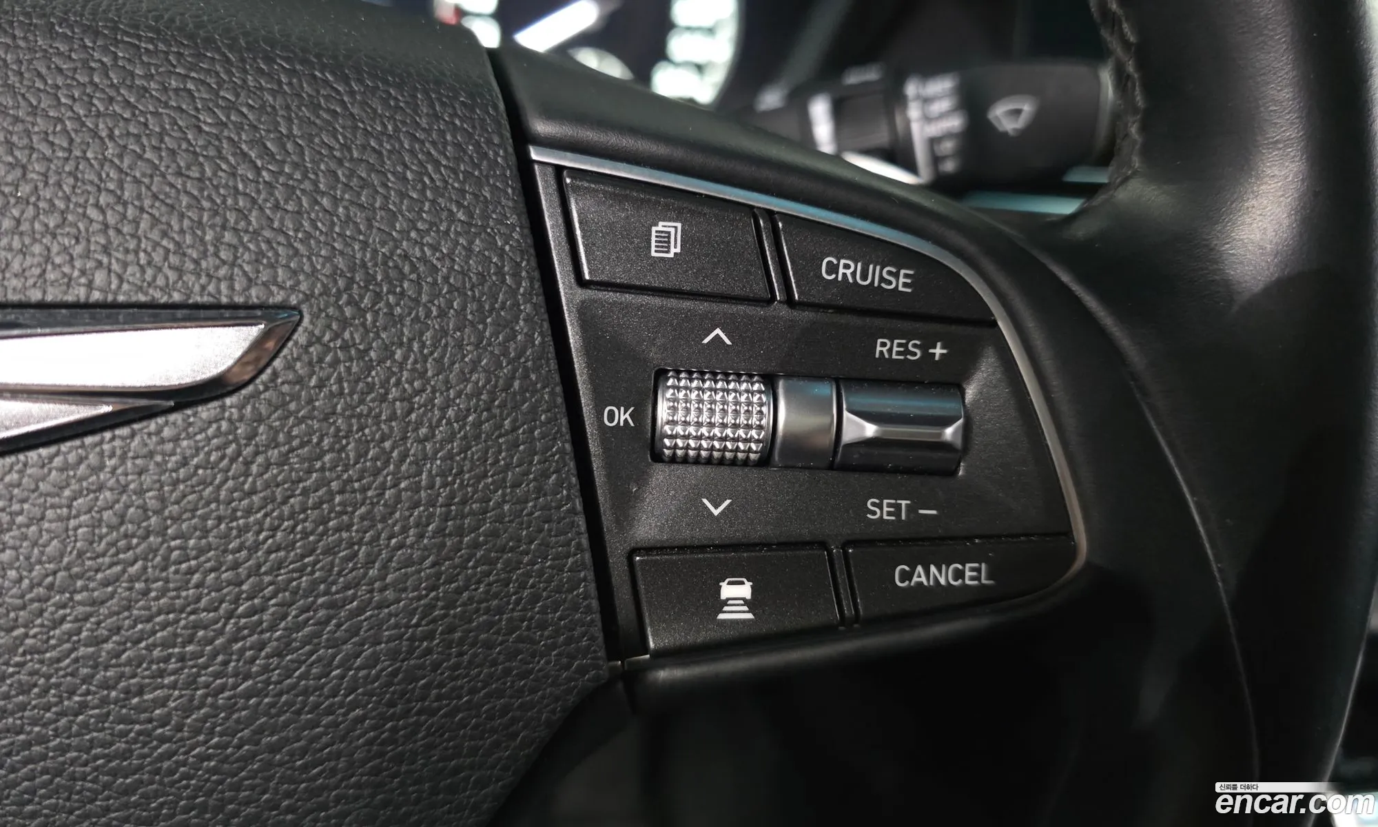 Genesis EQ900 2016 — 23