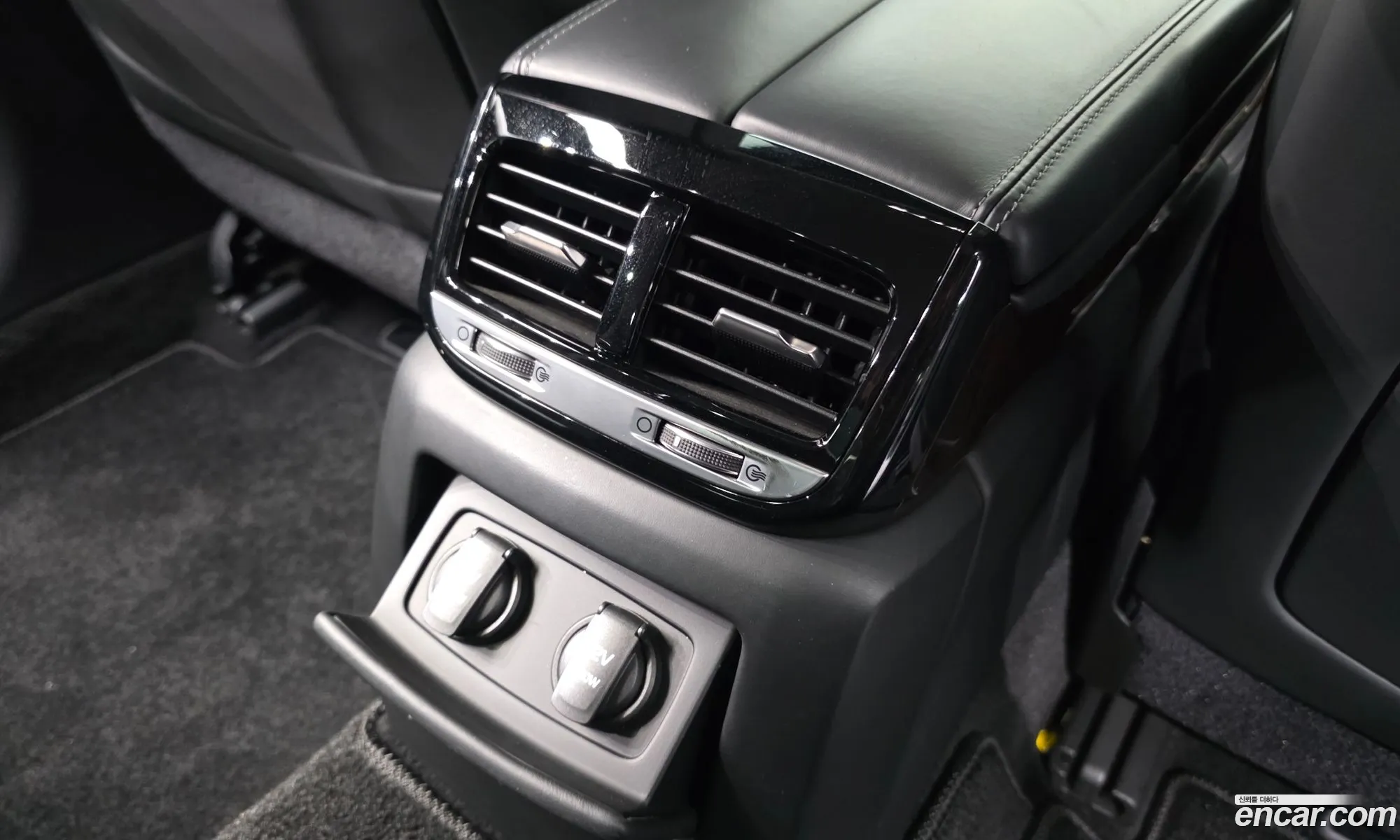 Genesis EQ900 2016 — 8