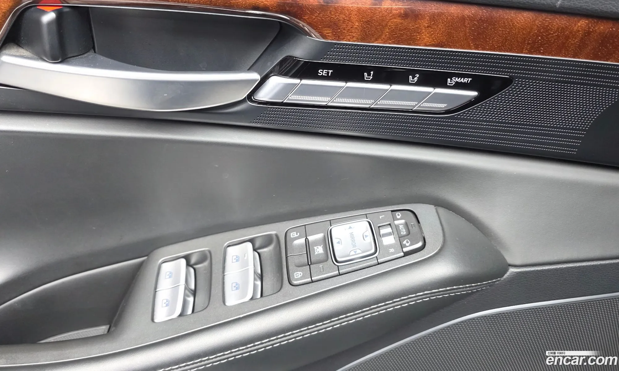 Genesis EQ900 2016 — 31