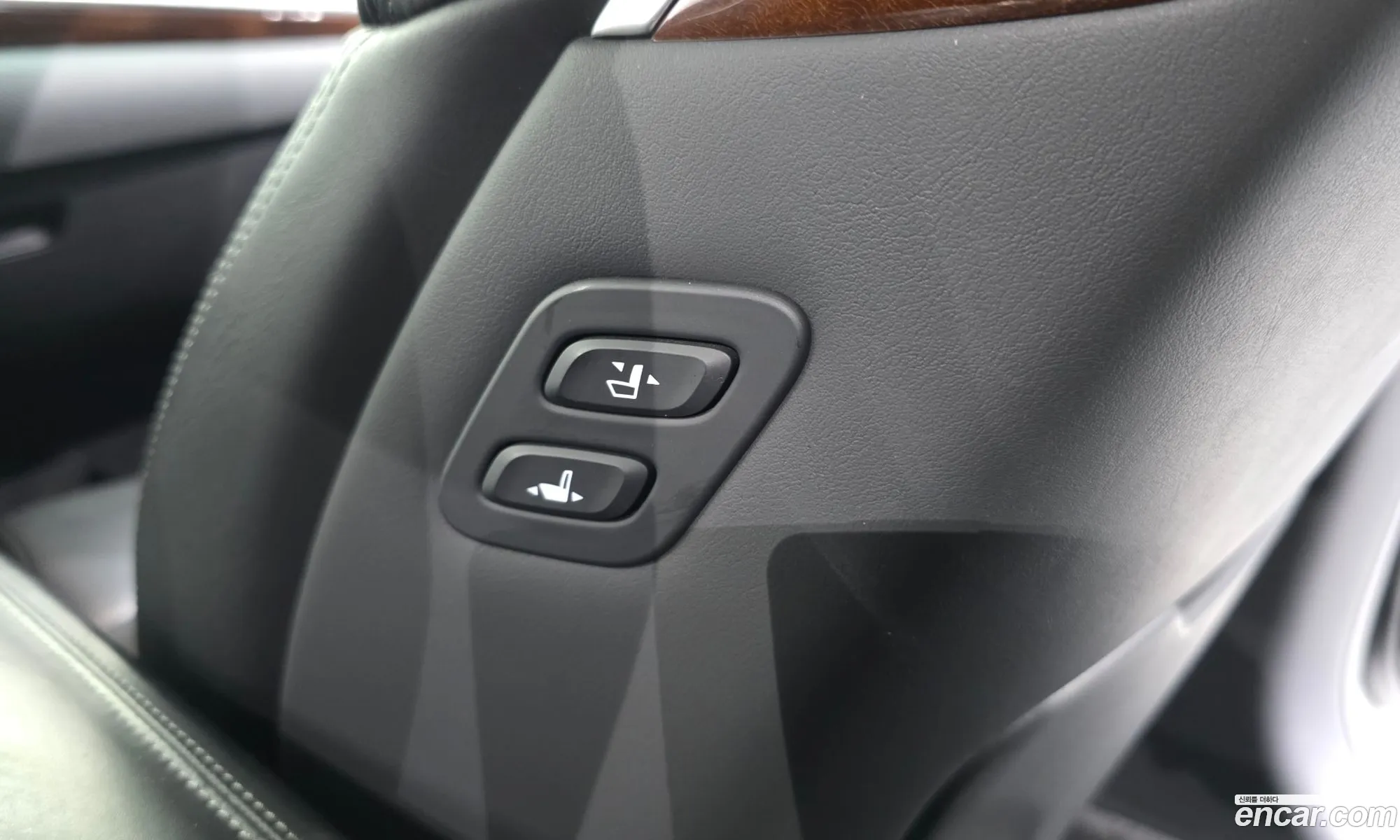 Genesis EQ900 2016 — 13