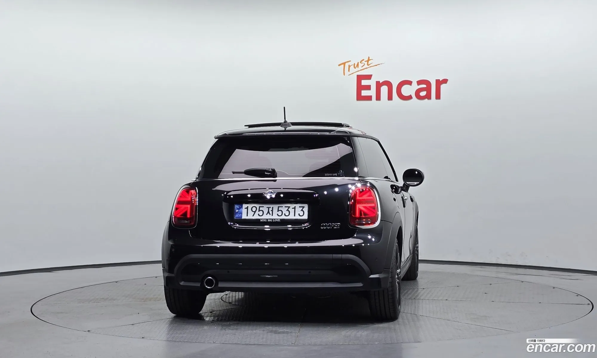 Mini Cooper 2024 WMW41DH05R2V27864 — 9