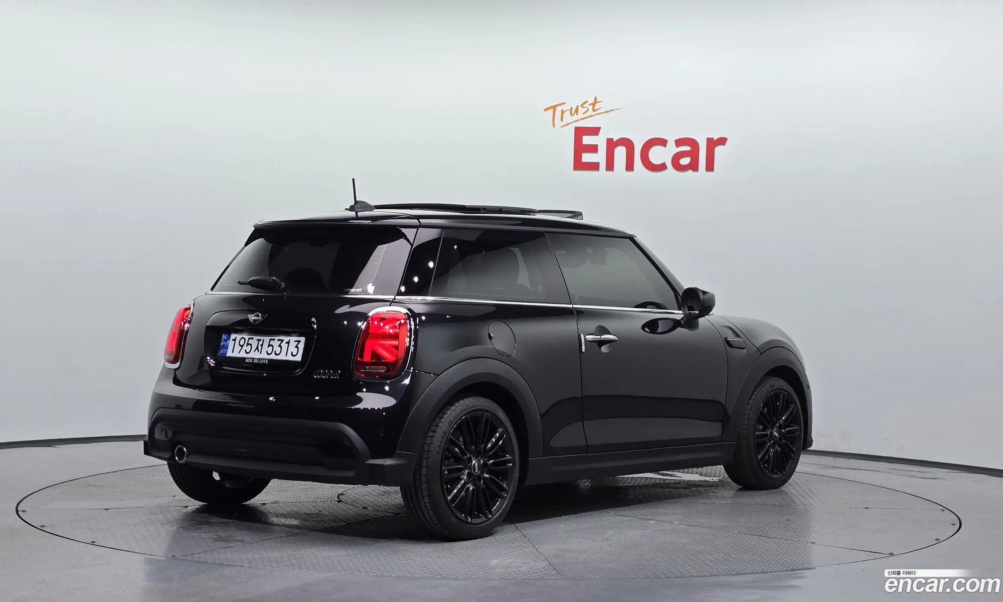 Mini Cooper 2024 WMW41DH05R2V27864 — 8
