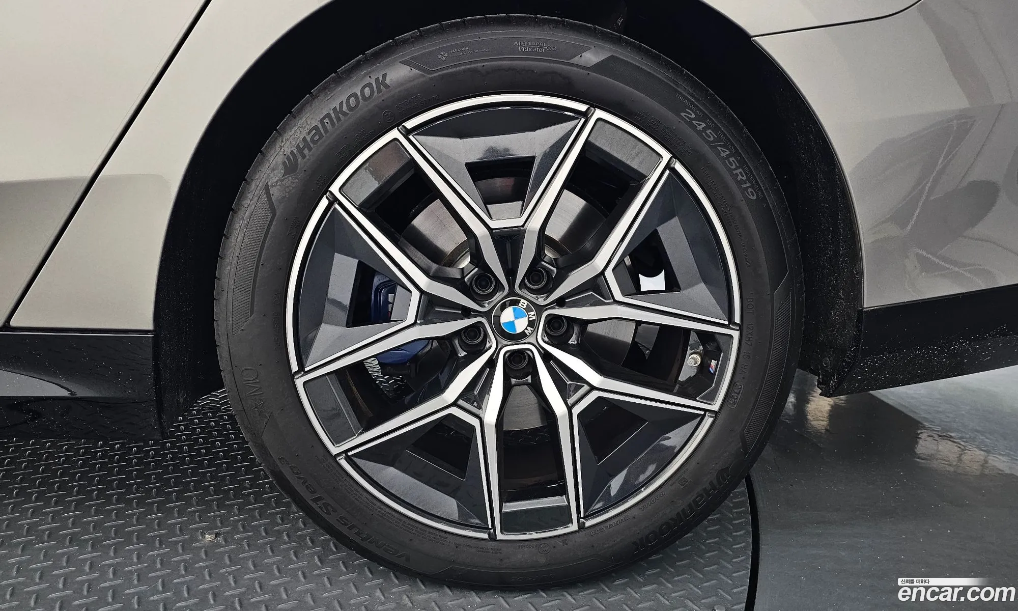 BMW 5 Series 2025 — 23