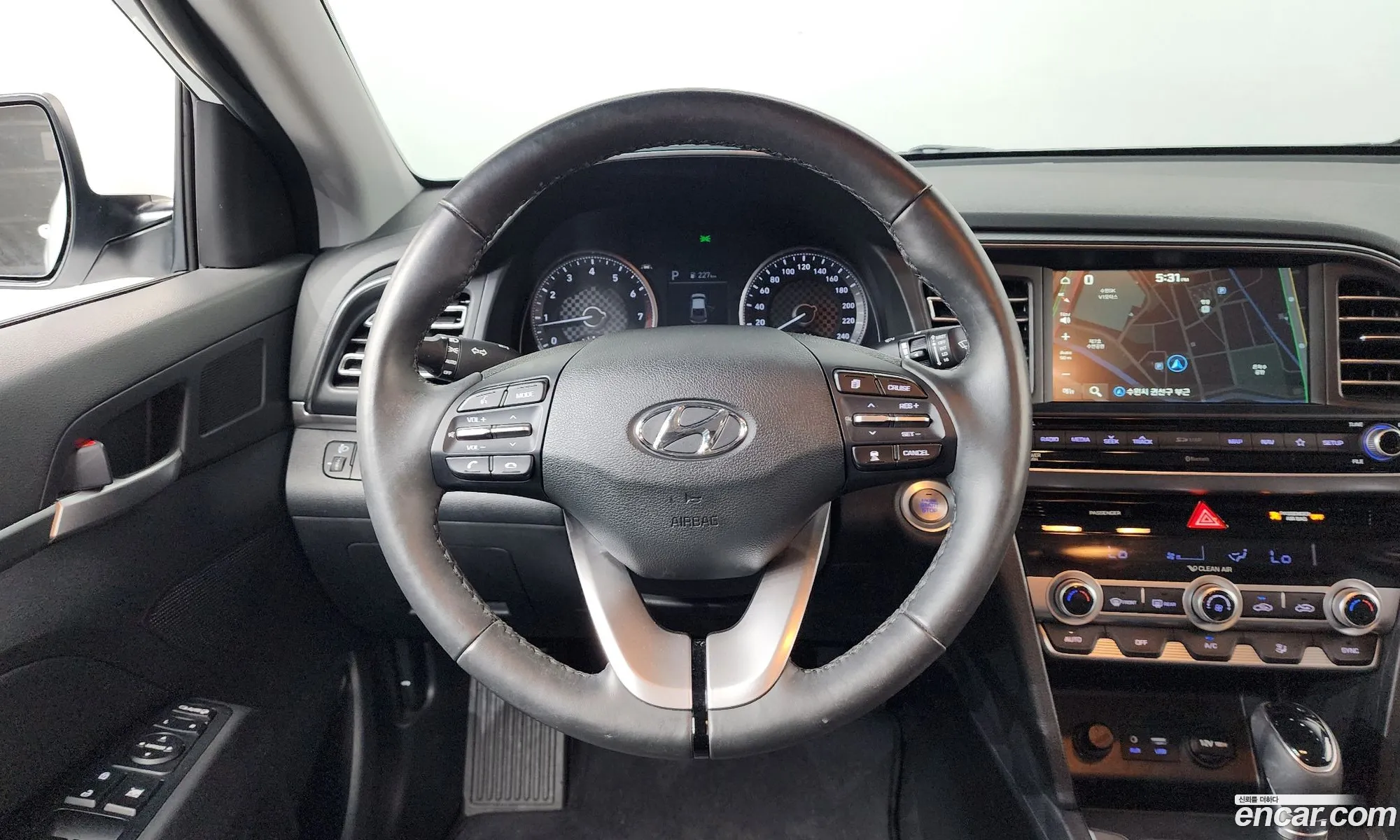 Hyundai Elantra AD 2020 — 13
