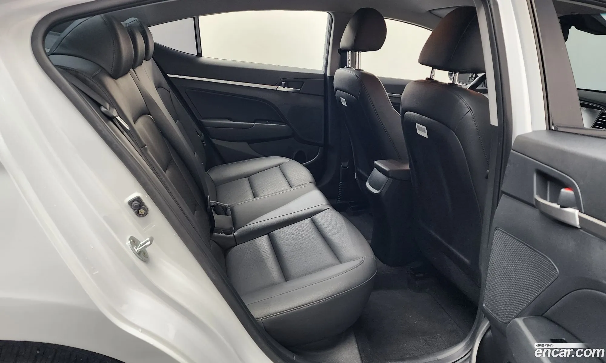 Hyundai Elantra AD 2020 — 10