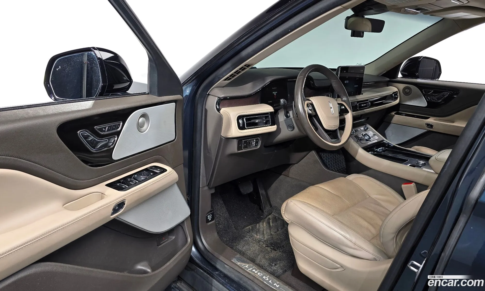 Lincoln Aviator 2023 5LM5J7XC7PGL18199 — 8