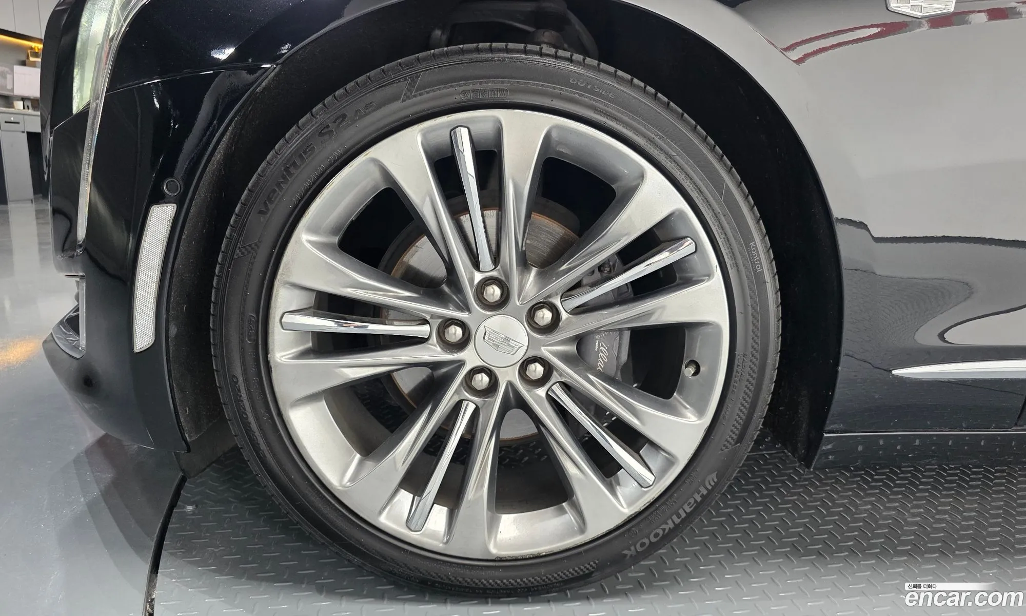 Cadillac CT6 2018 — 33