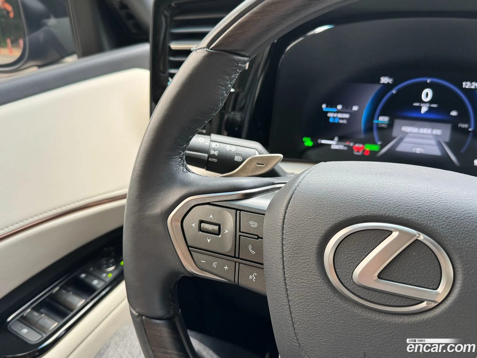 Lexus LM 2024 — 13