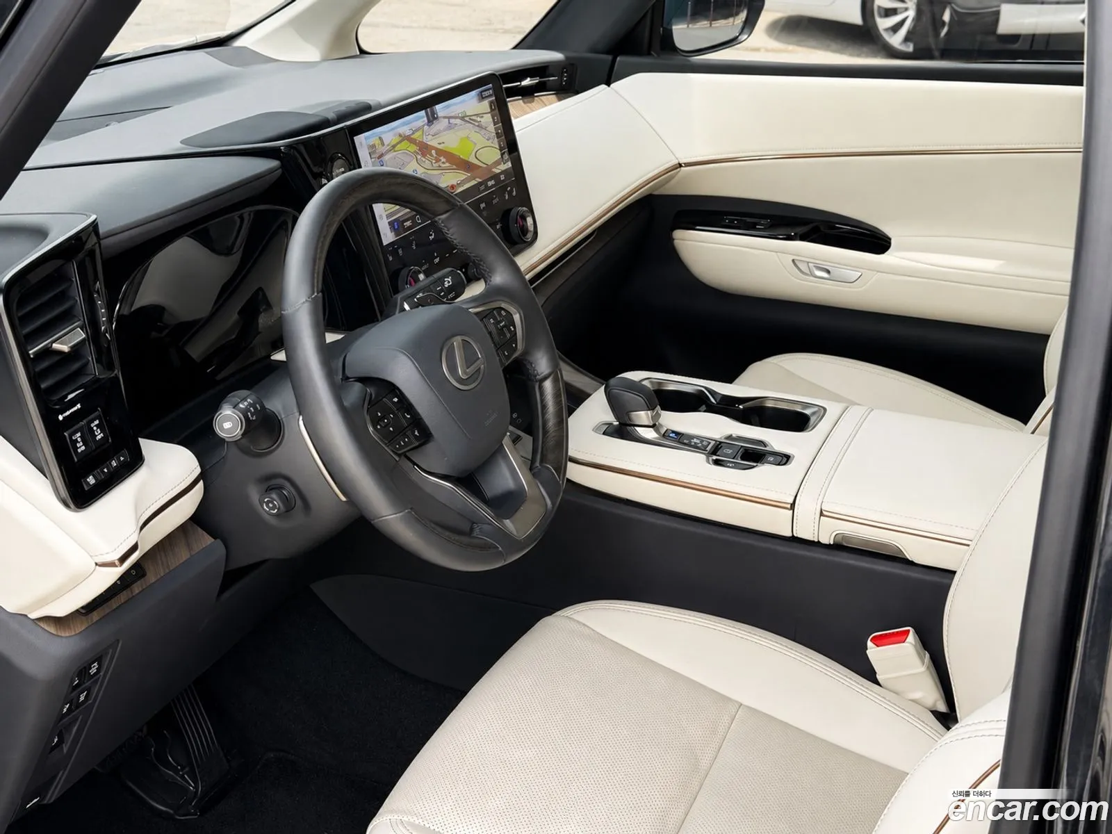 Lexus LM 2024 — 16