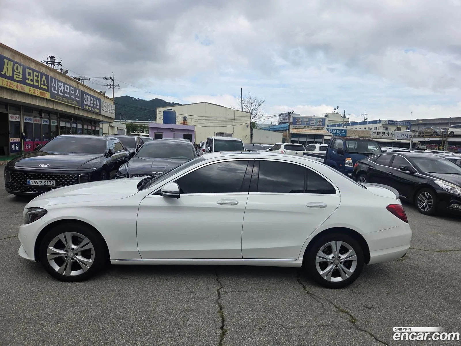 Mercedes-Benz C-Class W205 2017 — 15