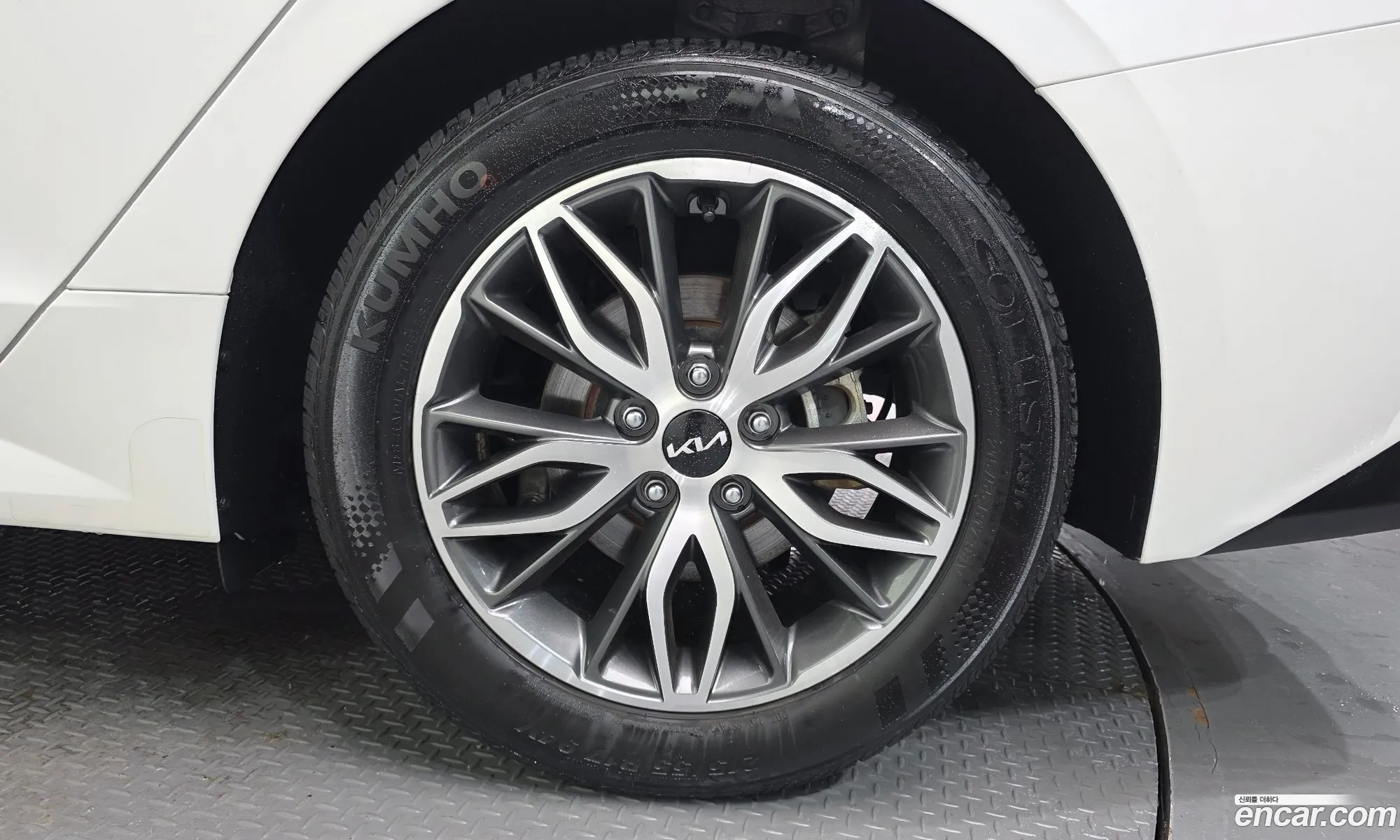 Kia K5 2023 — 32