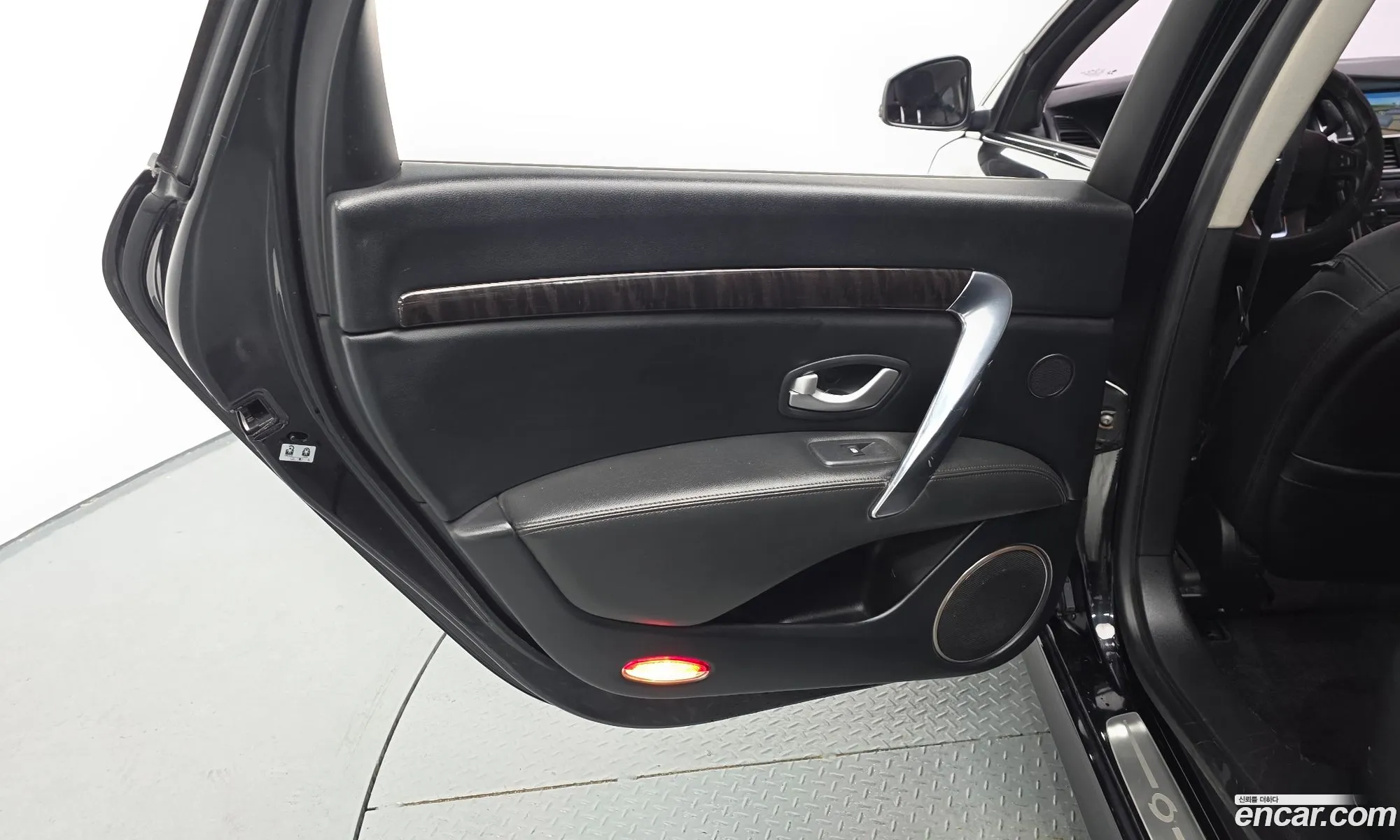 Renault Korea (Samsung) SM7 2011 — 24
