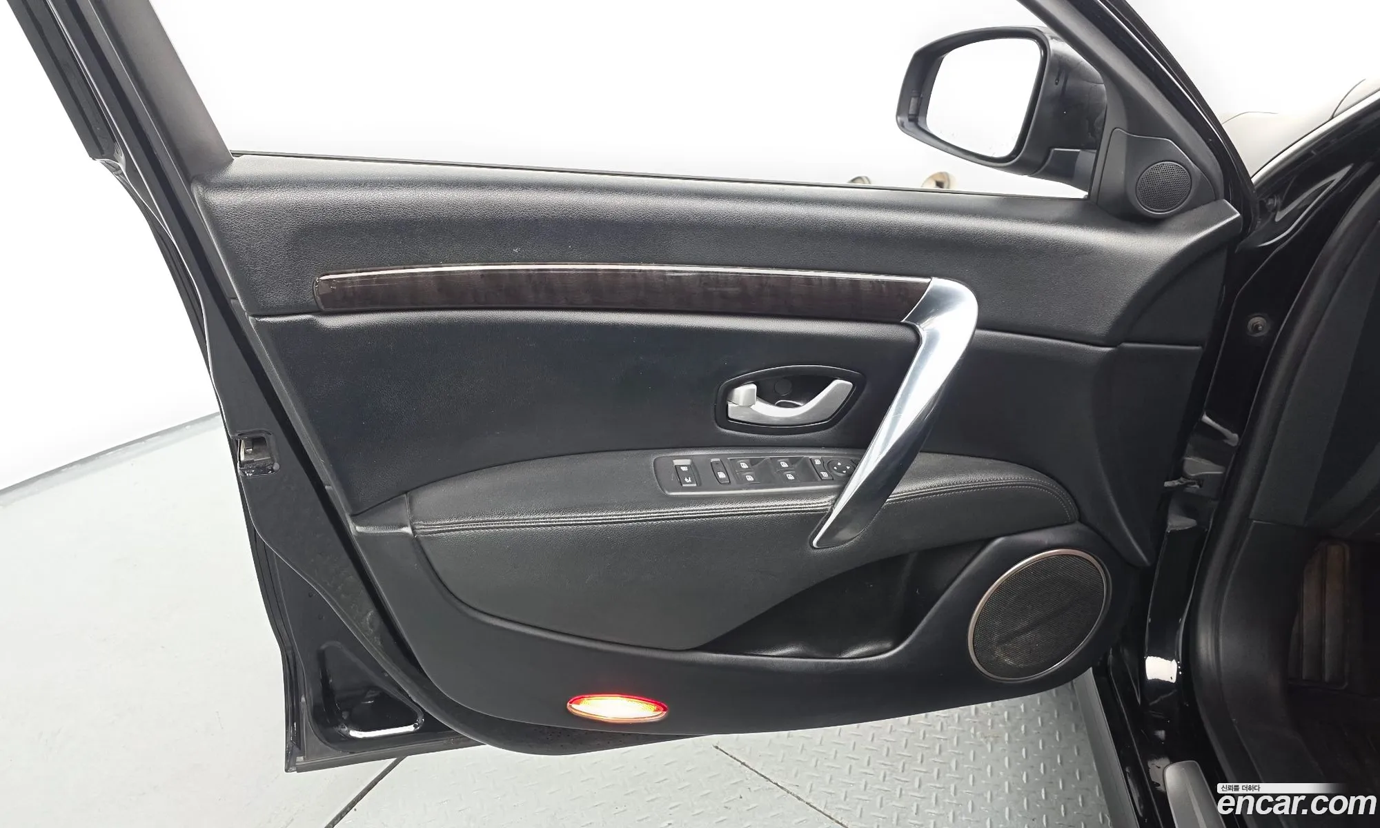 Renault Korea (Samsung) SM7 2011 — 12