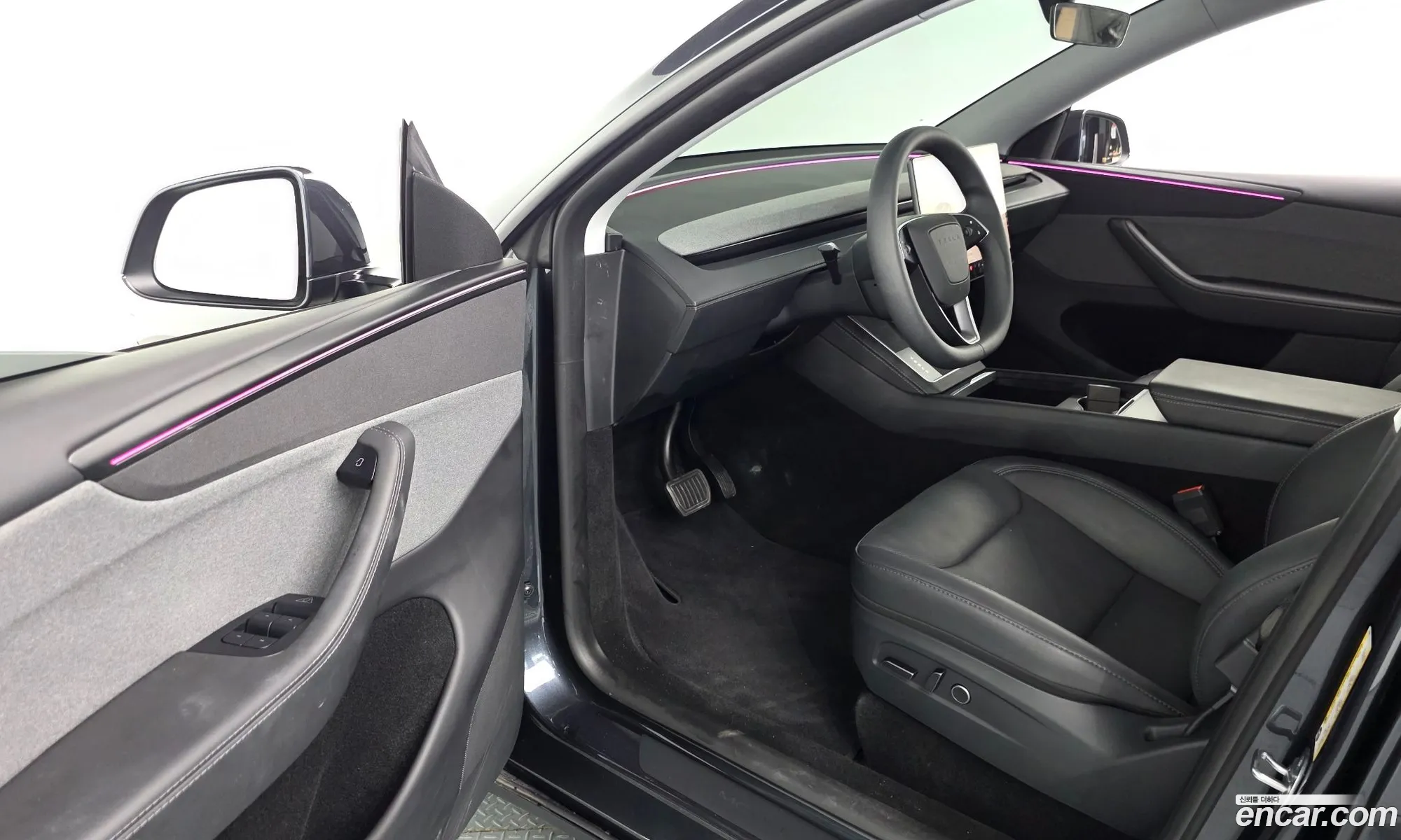 Tesla Model Y 2025 LRWYGCFJ1SC185643 — 31
