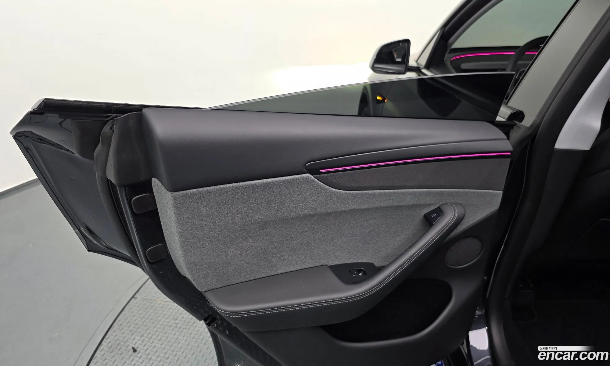 Tesla Model Y 2025 LRWYGCFJ1SC185643 — 12