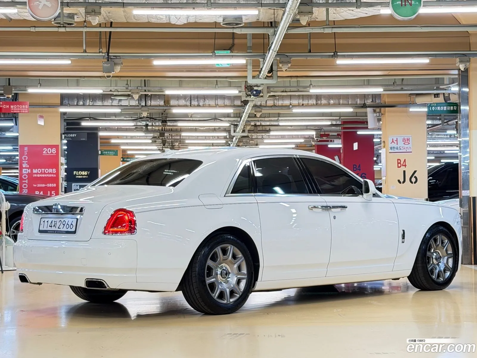 Rolls-Royce Ghost 2016 — 11
