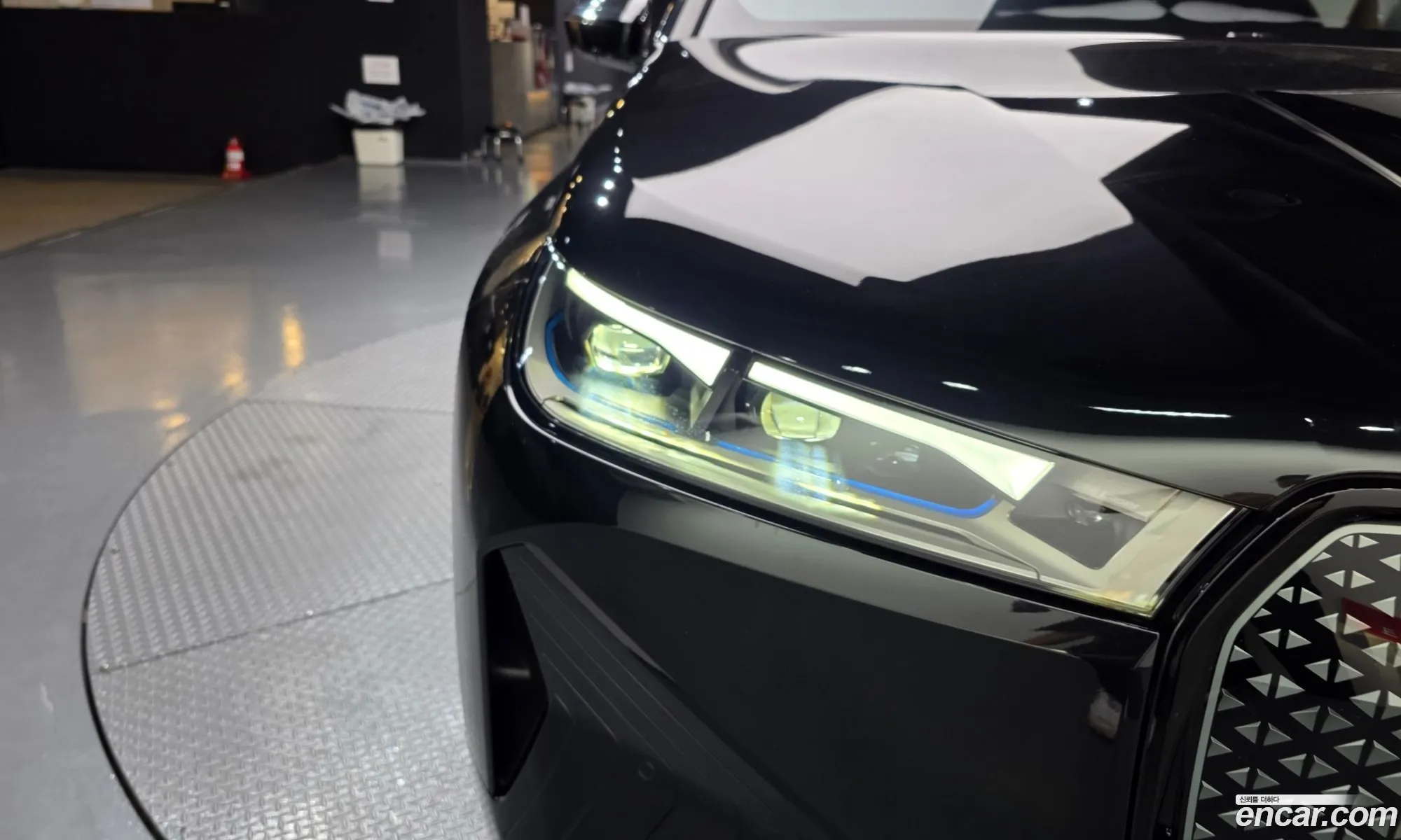 BMW iX 2023 — 11