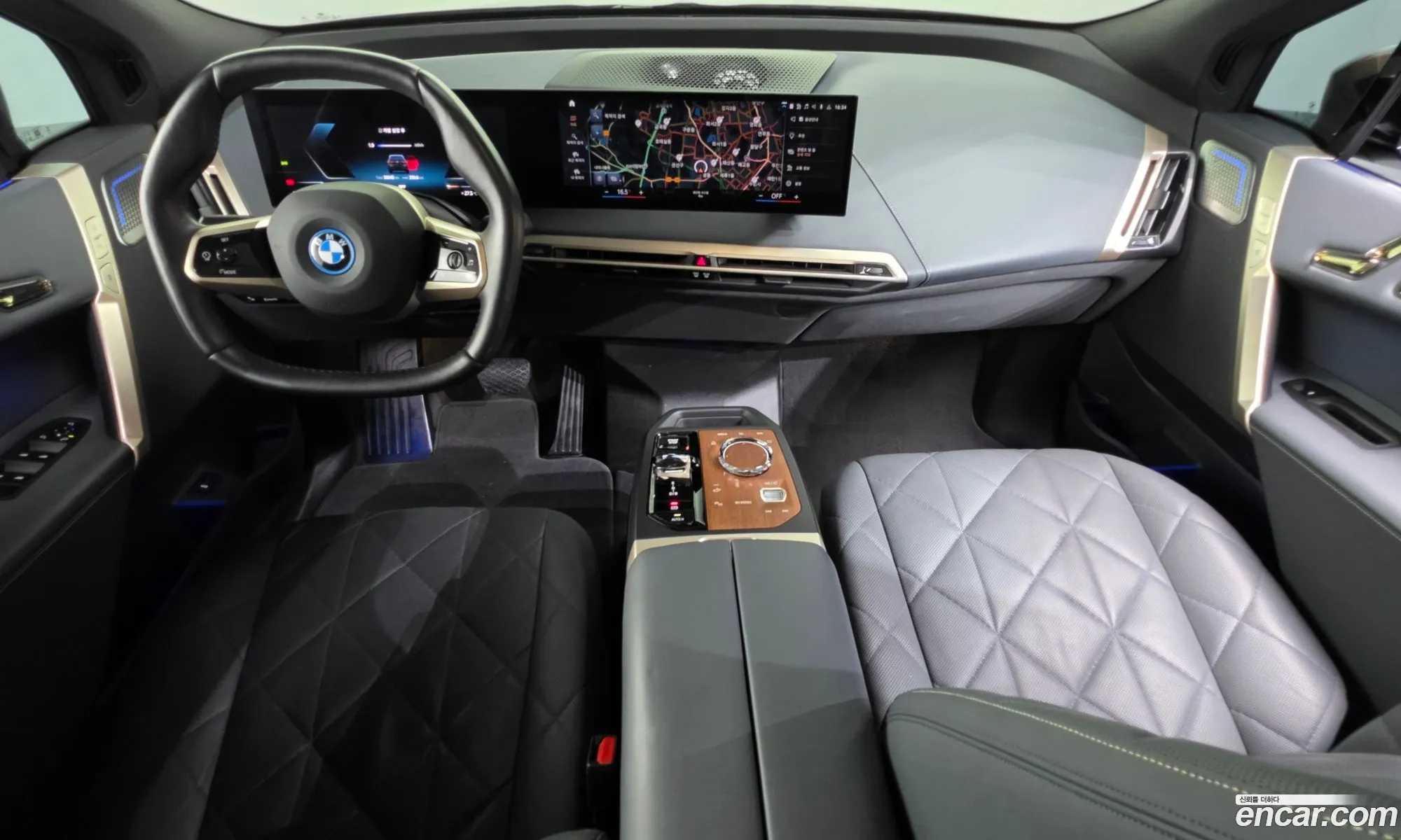 BMW iX 2023 — 35