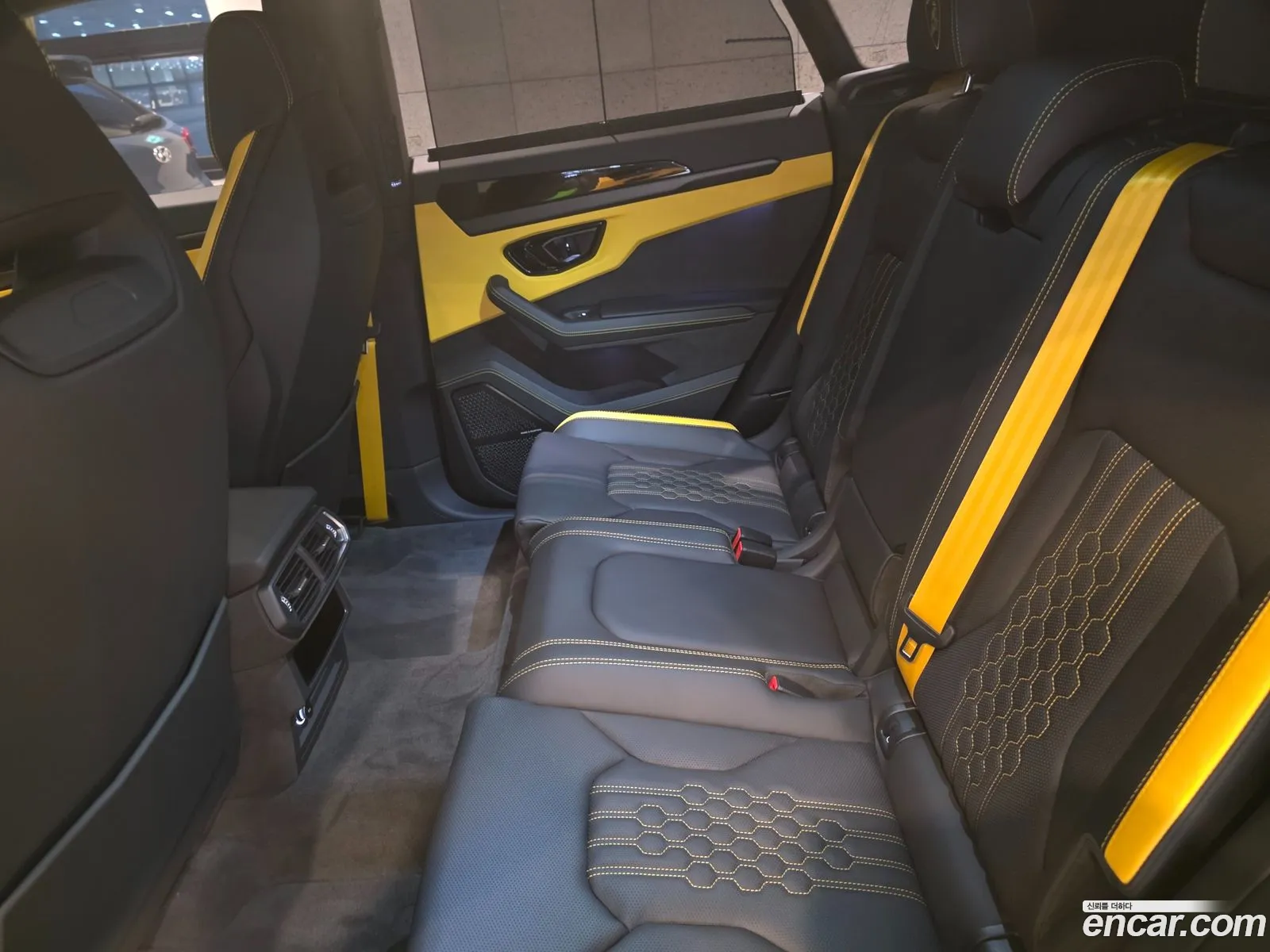 Lamborghini Urus 2026 — 10