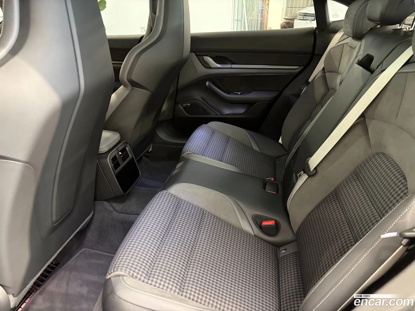 Porsche Taycan 2026 — 12