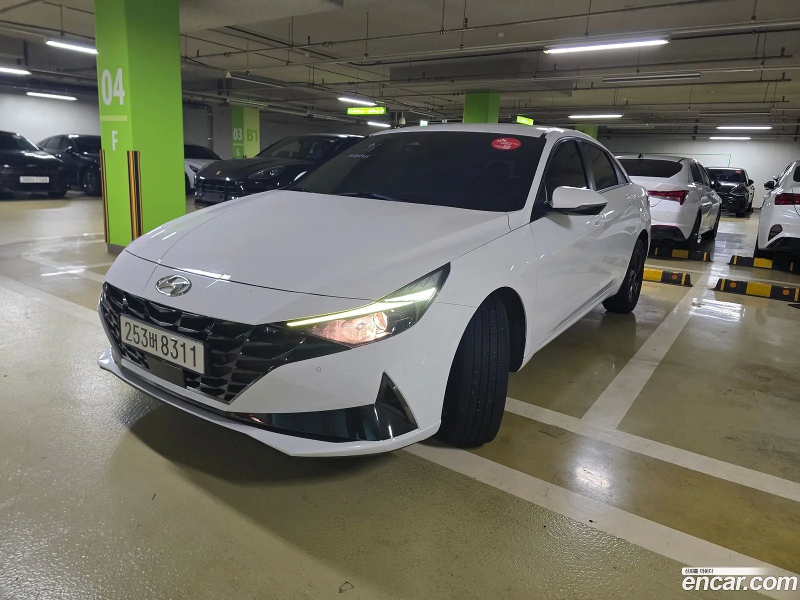 Hyundai Elantra 2022 — 4