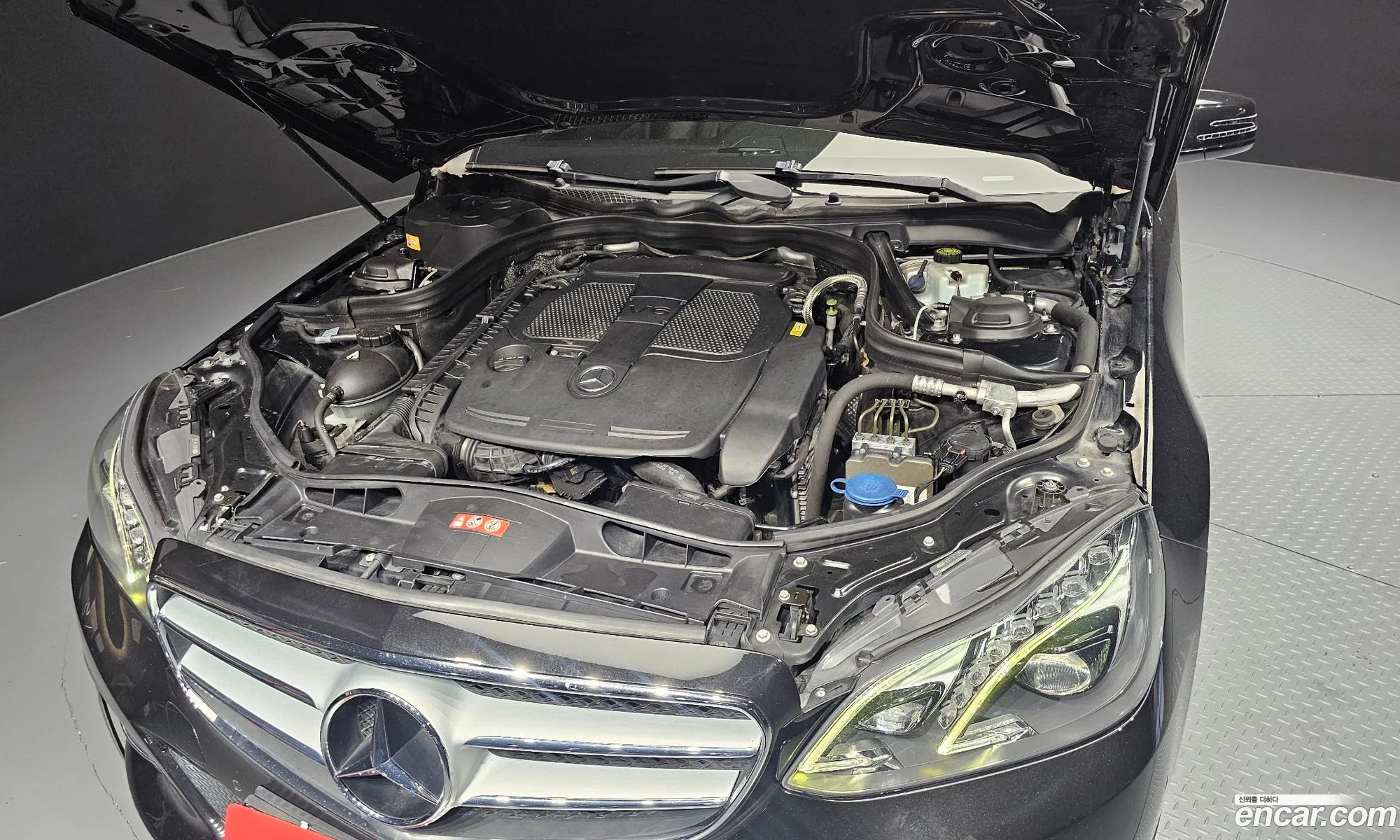 Mercedes-Benz E-Class W212 2013 WDDHF8JB1EA857595 — 3