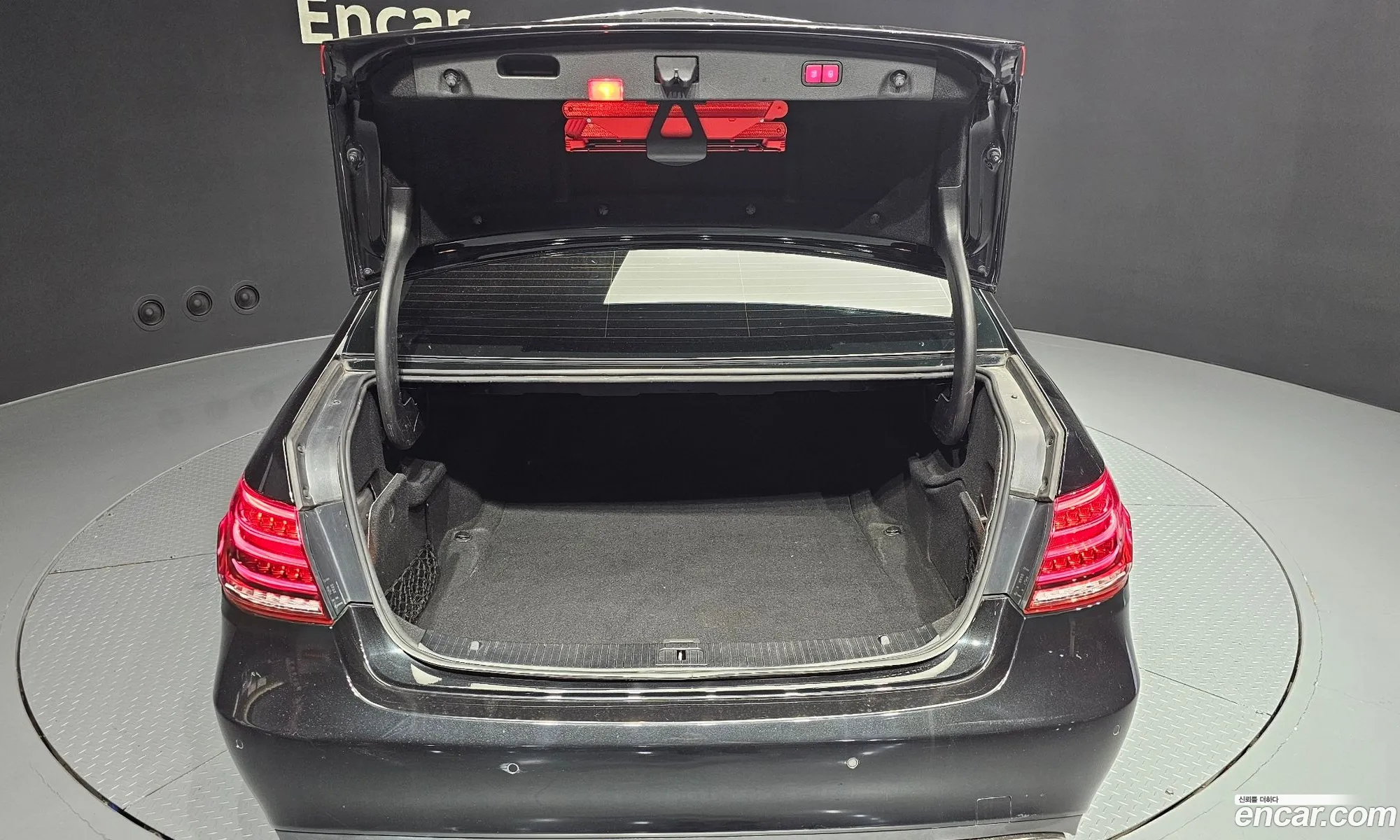 Mercedes-Benz E-Class W212 2013 WDDHF8JB1EA857595 — 22
