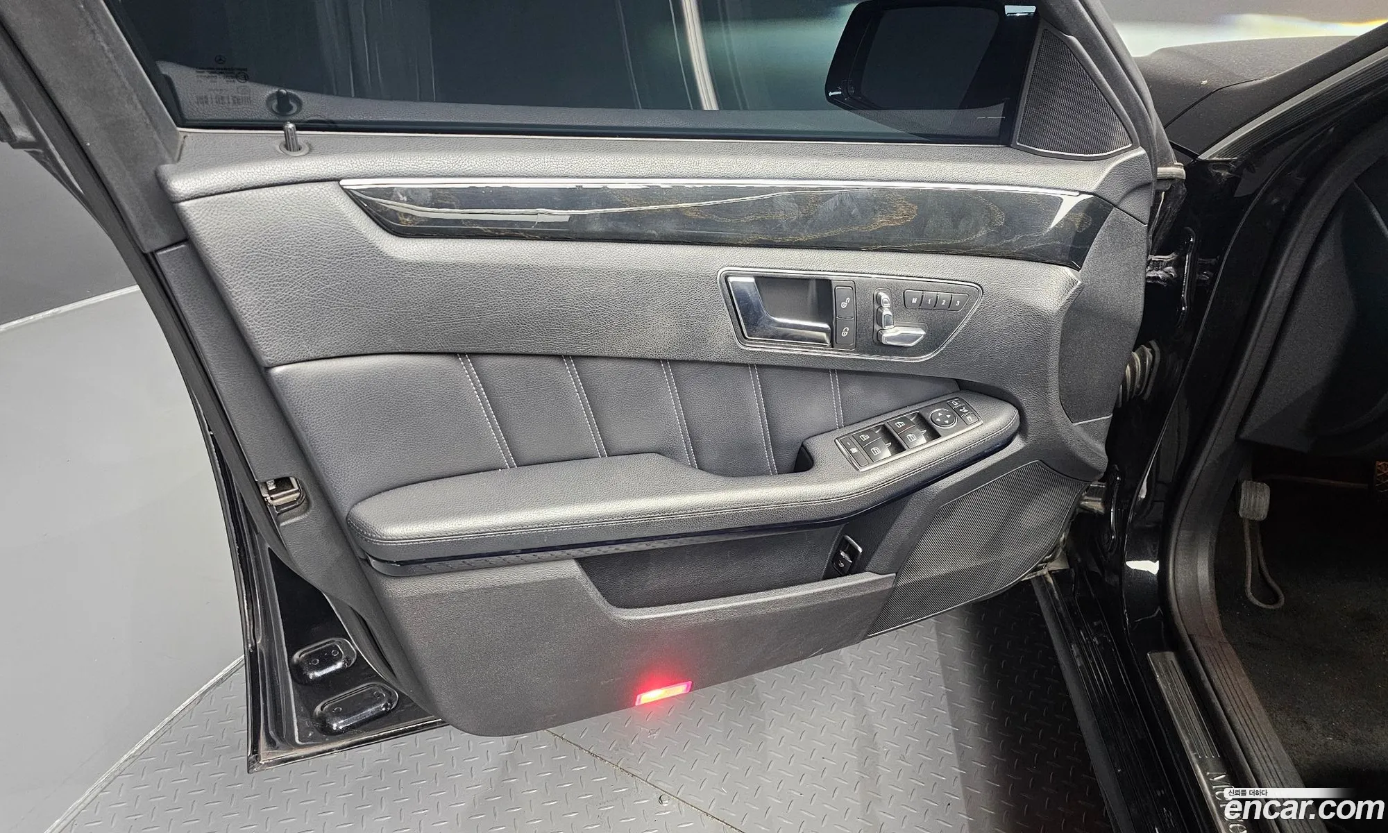 Mercedes-Benz E-Class W212 2013 WDDHF8JB1EA857595 — 5
