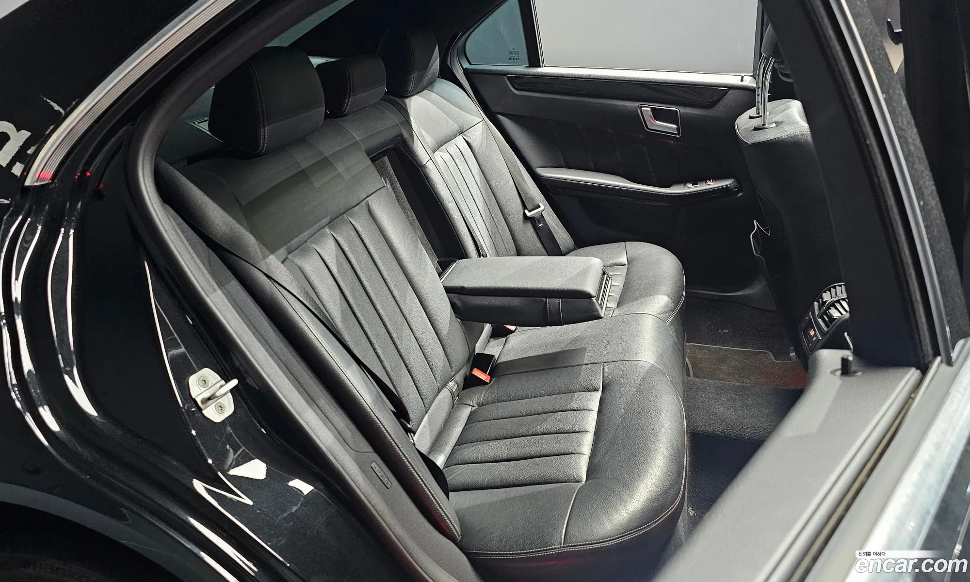 Mercedes-Benz E-Class W212 2013 WDDHF8JB1EA857595 — 27