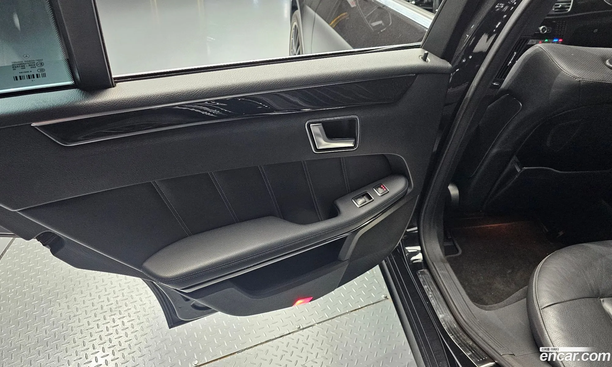 Mercedes-Benz E-Class W212 2013 WDDHF8JB1EA857595 — 14