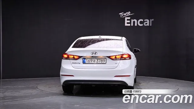 Hyundai Elantra AD 2018 — 3