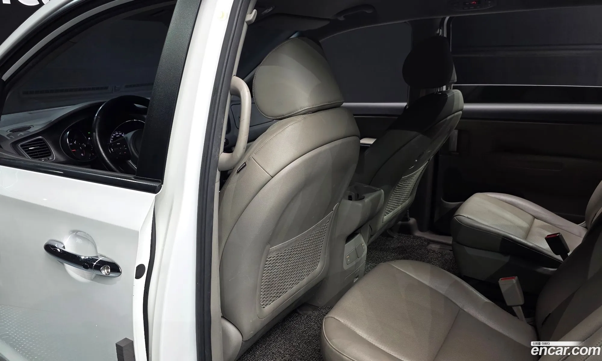 Kia Carnival 2016 — 11