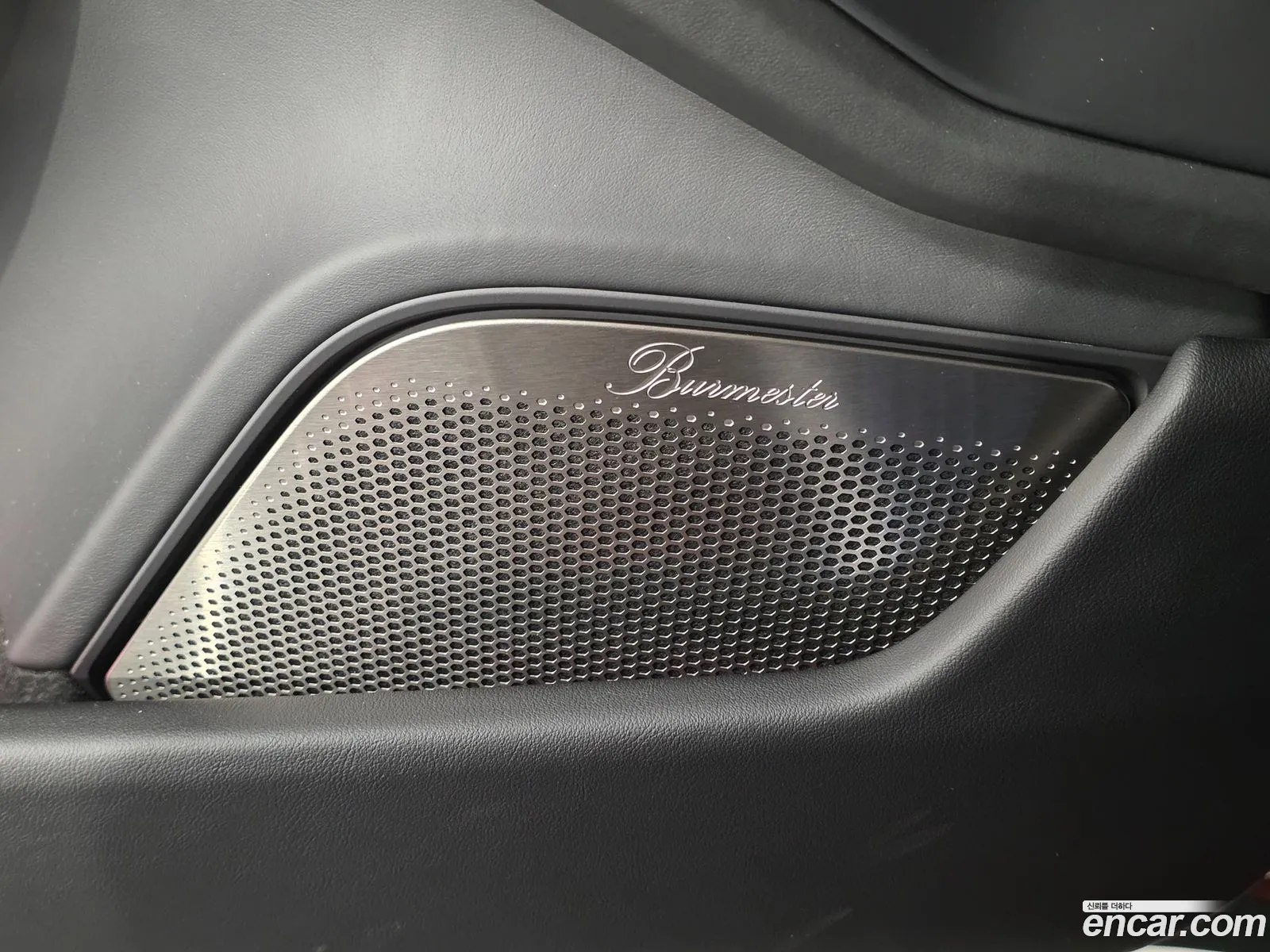 Porsche Taycan 2025 — 3