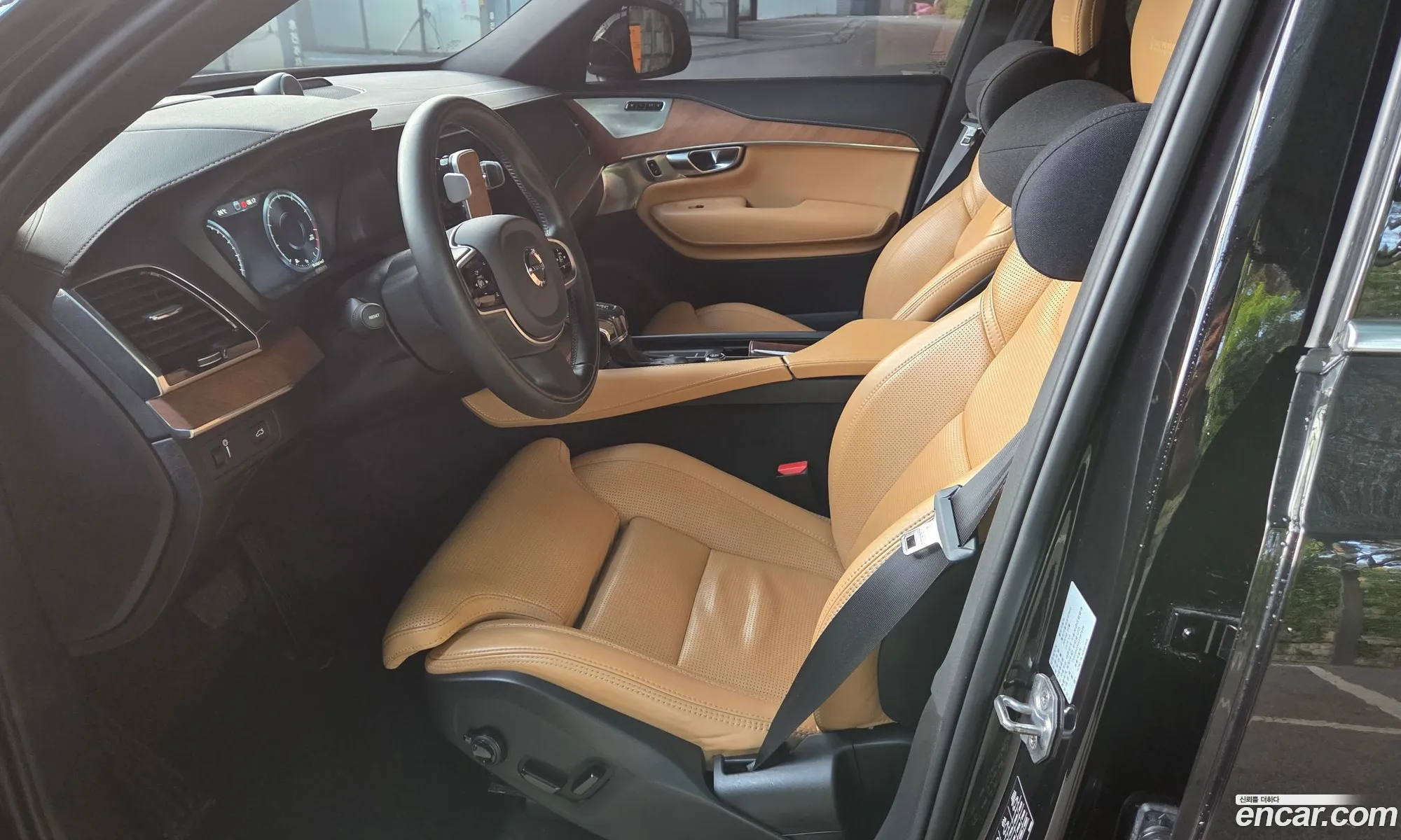 Volvo XC90 2020 — 17