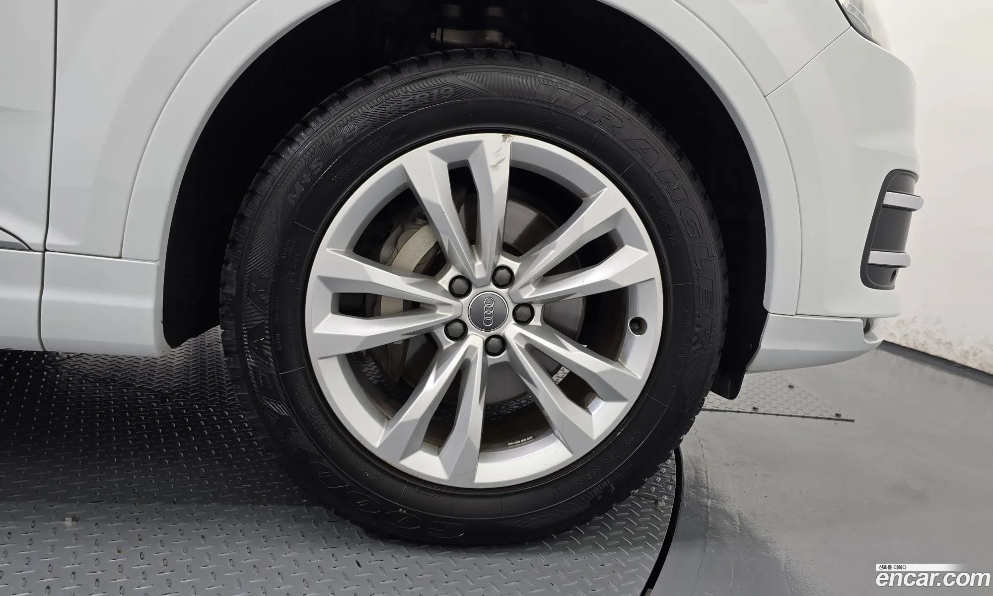 Audi Q7 2019 WAUZZZ4M5KD042946 — 15
