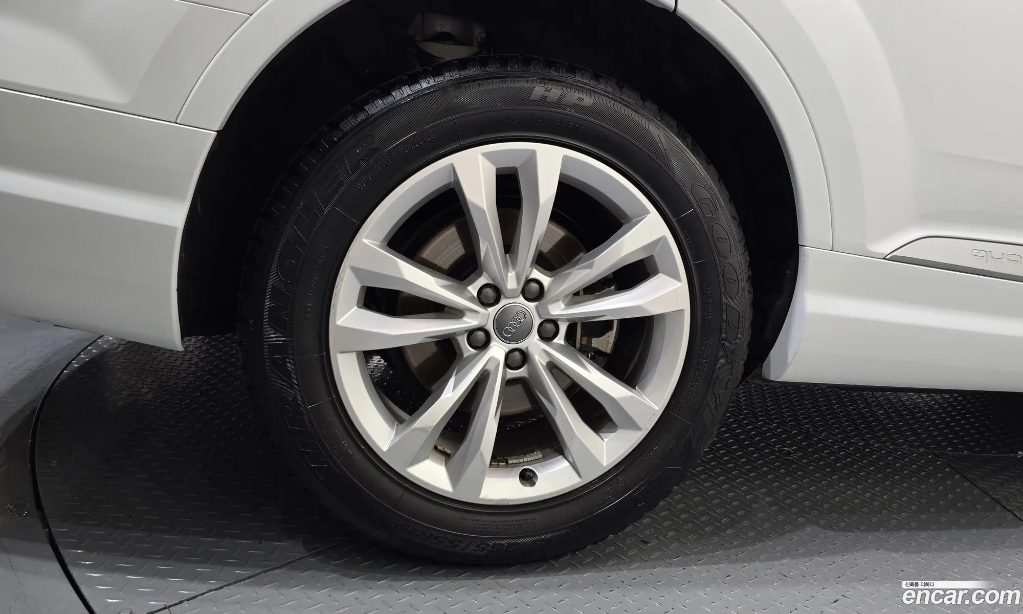 Audi Q7 2019 WAUZZZ4M5KD042946 — 12