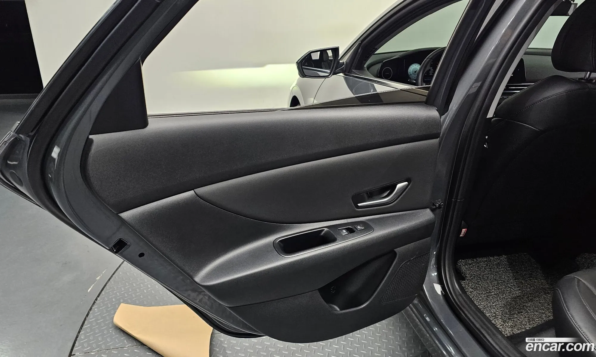 Hyundai Elantra 2023 — 30